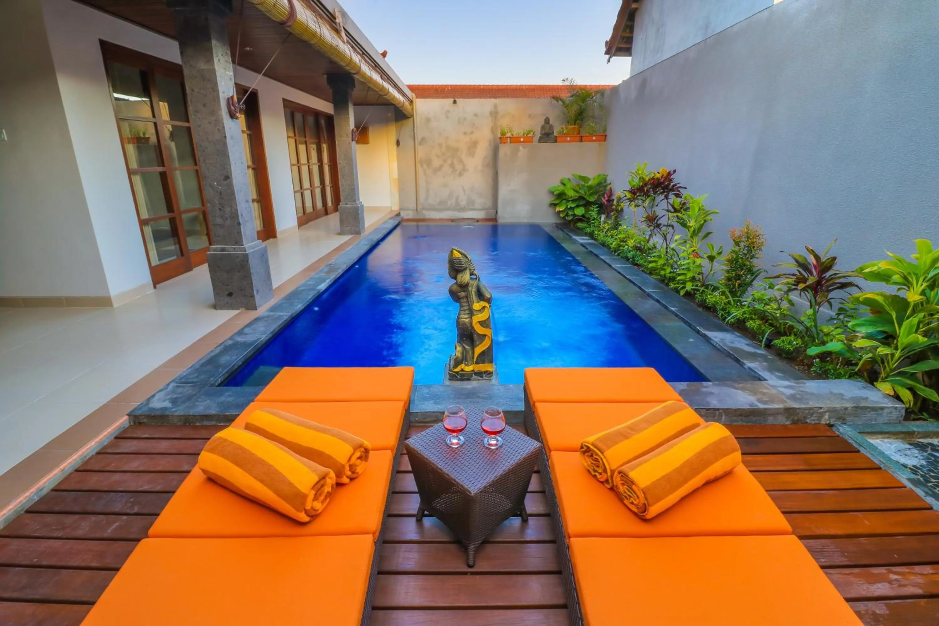 Patio in Taman Amertha Villas by Maha Bali