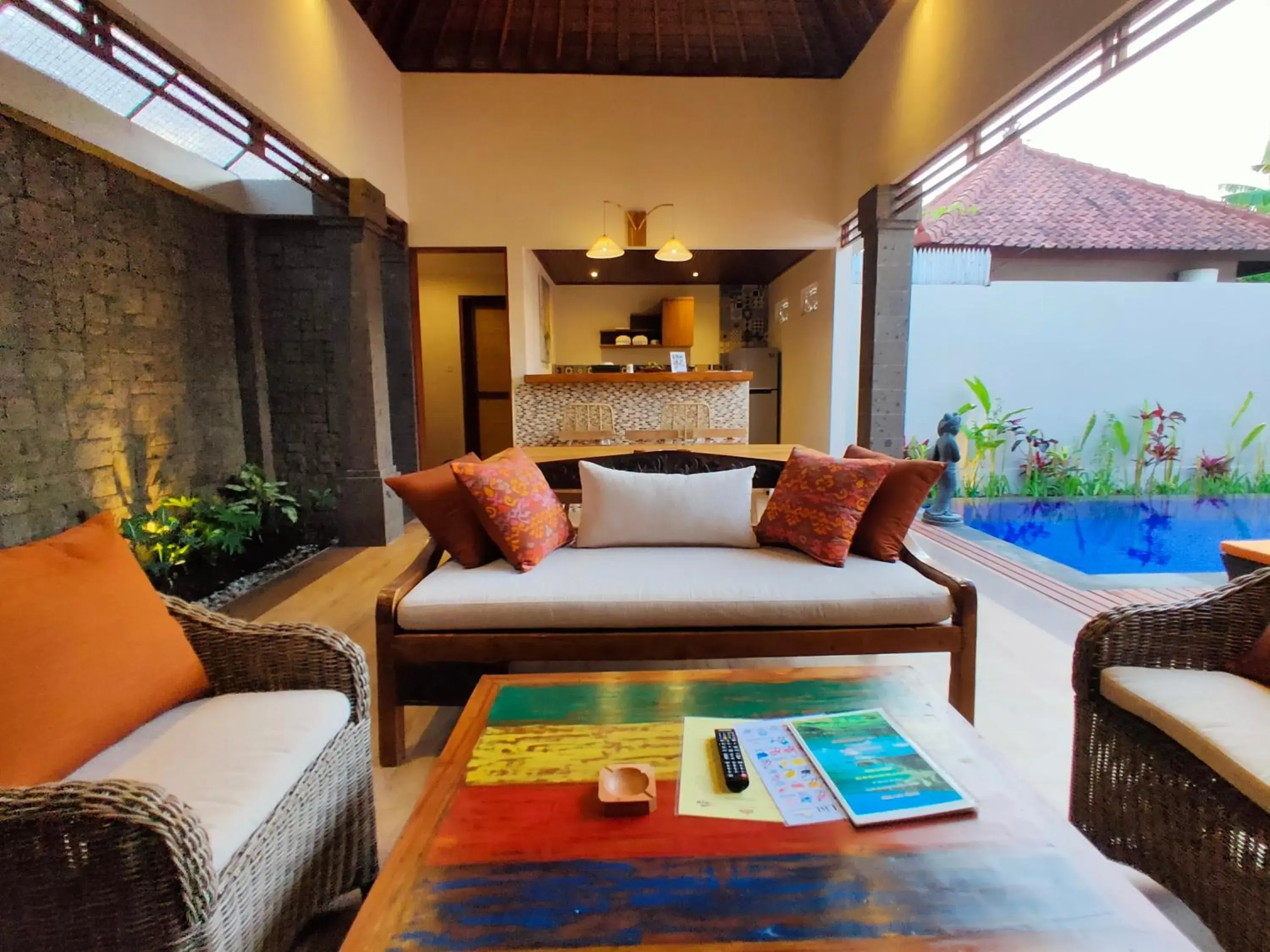 Living room in Taman Amertha Villas by Maha Bali Living room in Taman Amertha Villas by Maha Bali