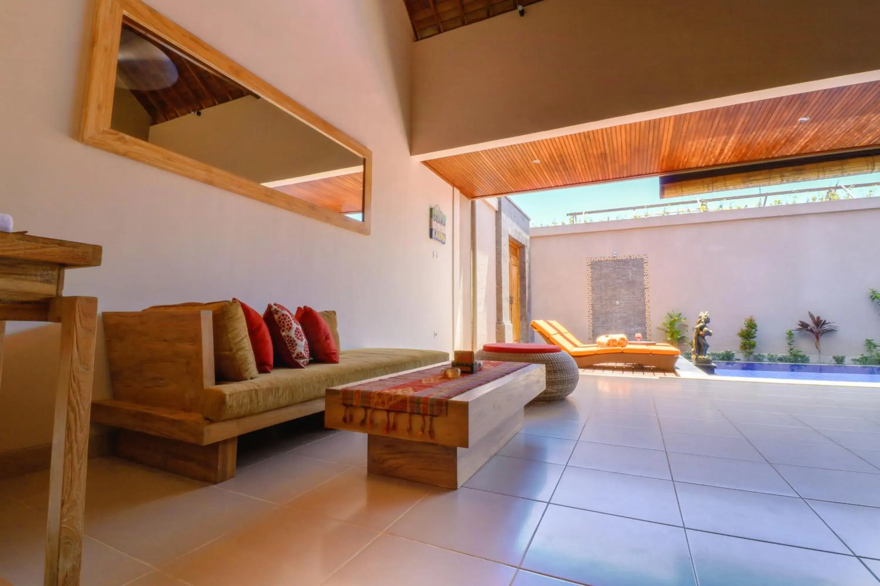 Living room in Taman Amertha Villas by Maha Bali Living room in Taman Amertha Villas by Maha Bali