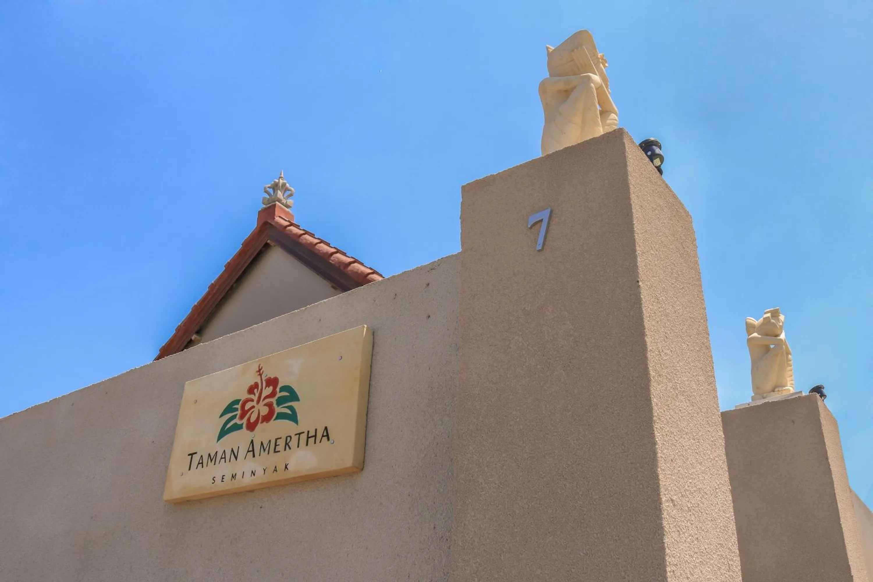 Facade/entrance in Taman Amertha Villas by Maha Bali