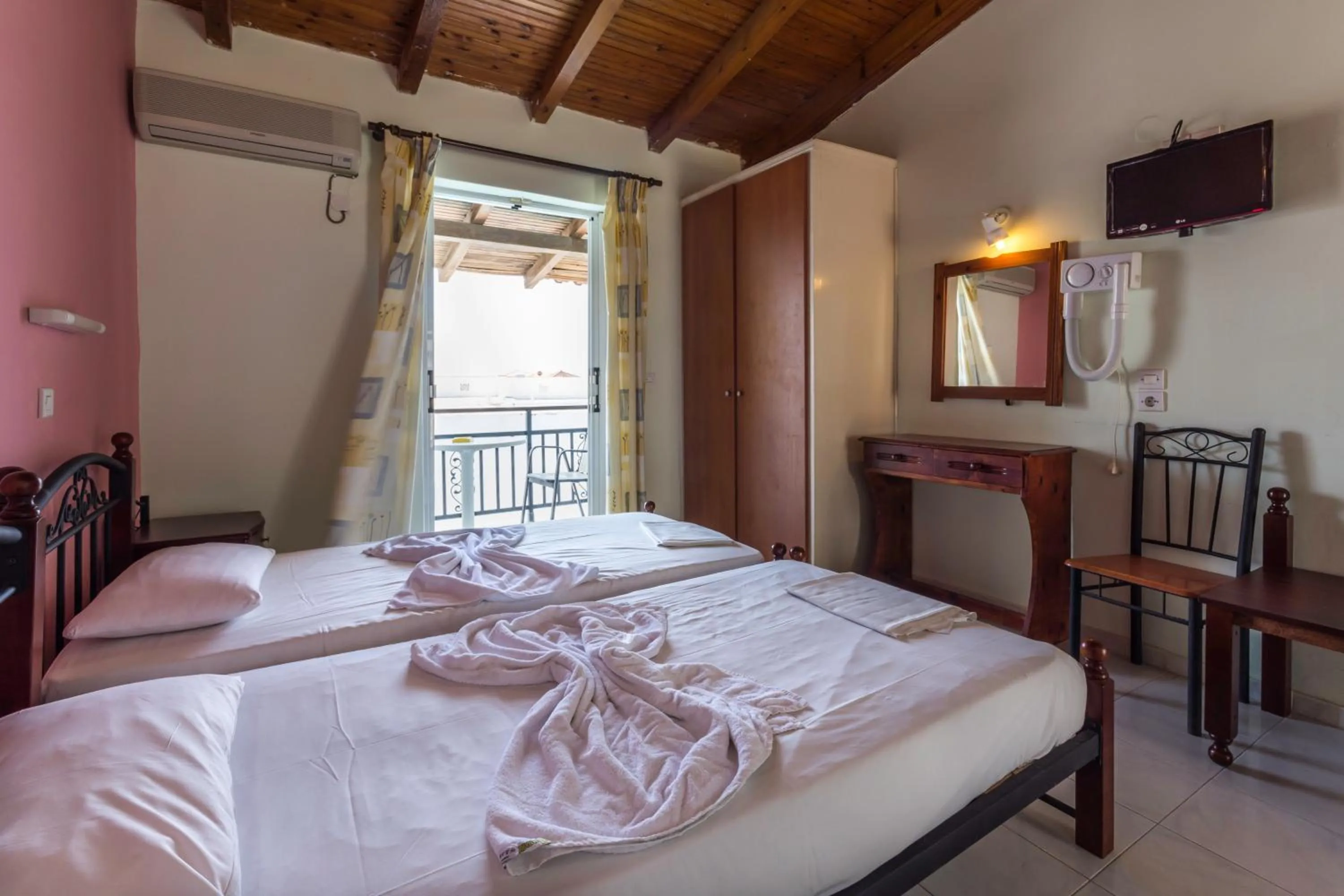 Bed in Vossos Hotel Apartments