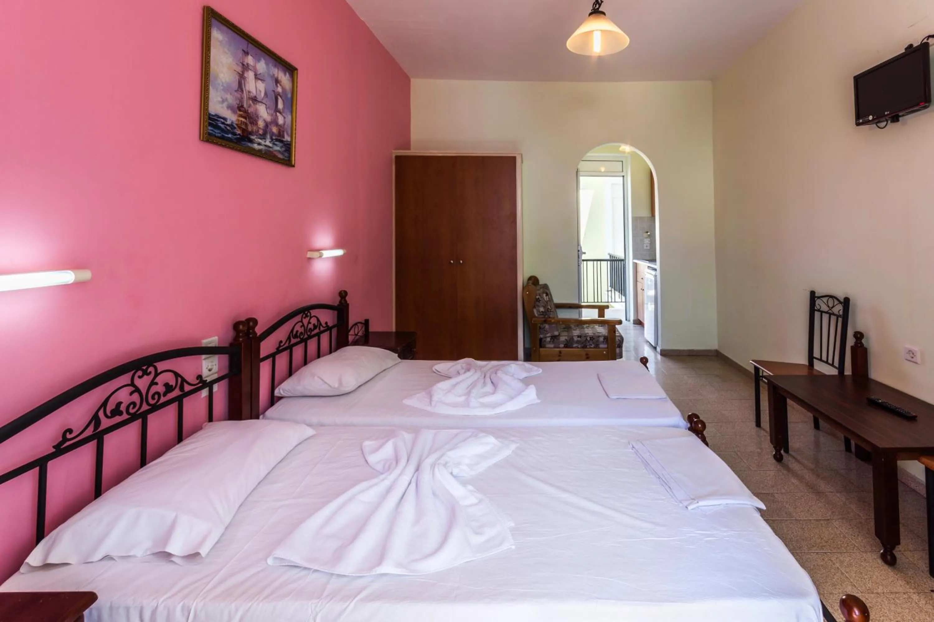 Day, Bed in Vossos Hotel Apartments