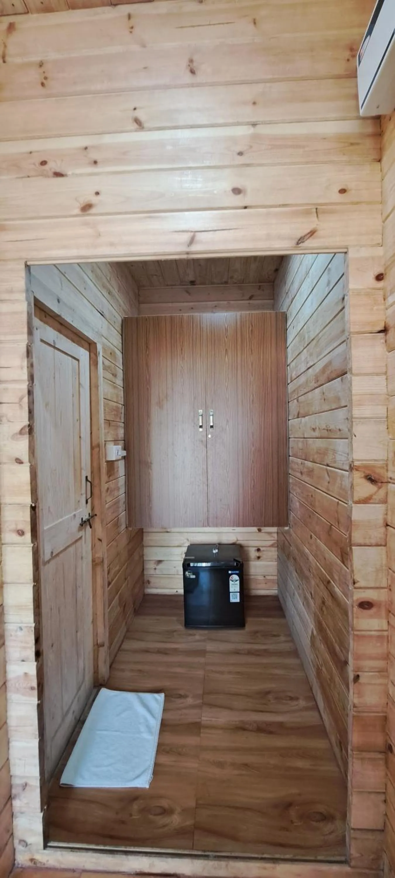 wardrobe in Shaan Coco Palms Beach Resort