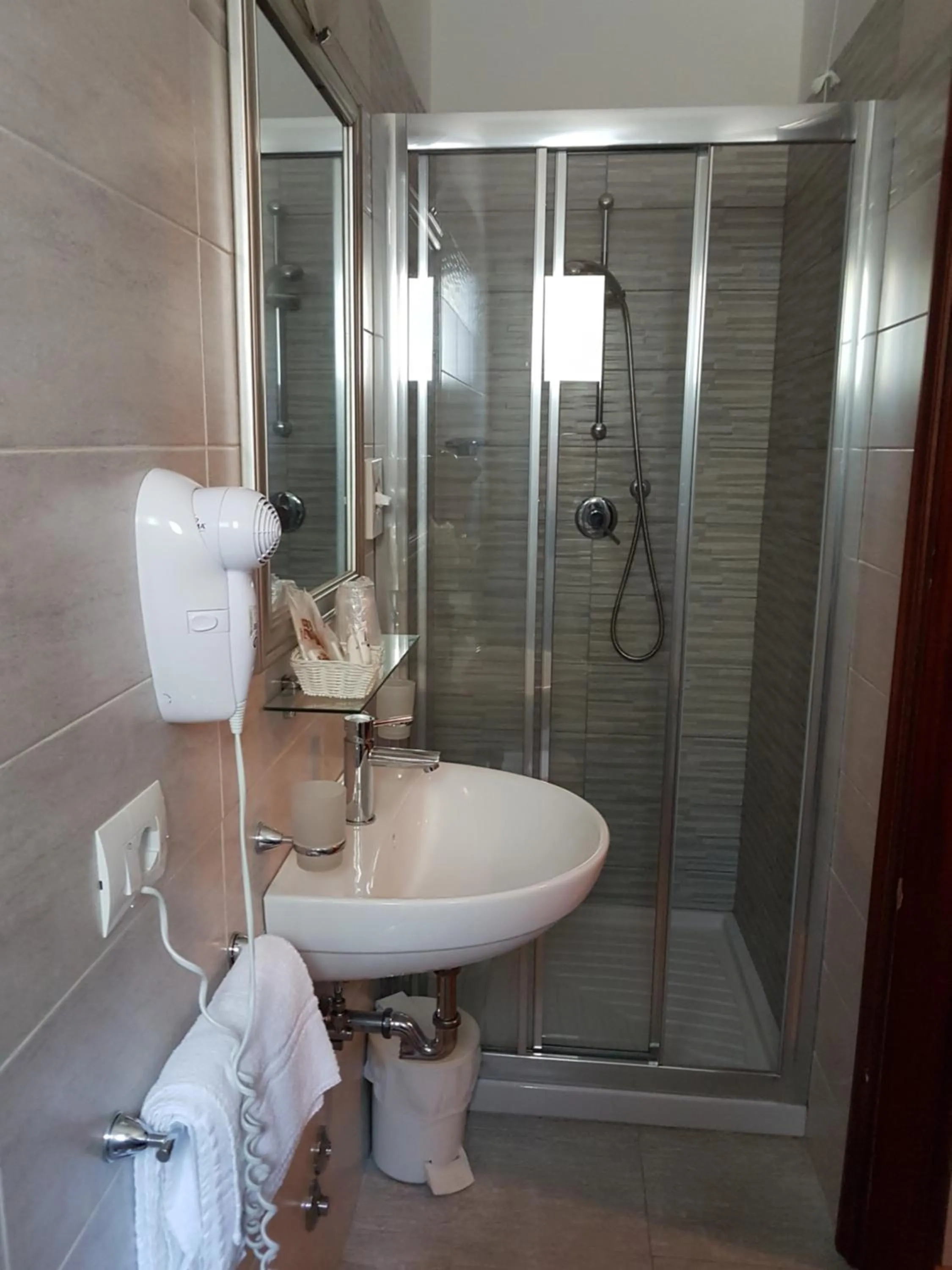 Shower in Hotel Nazionale
