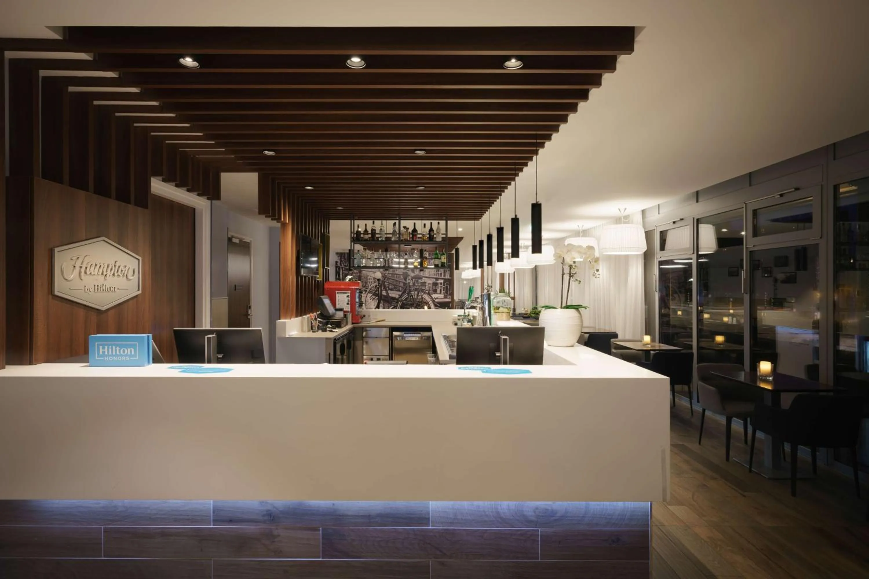 Lobby or reception in Hampton by Hilton Amsterdam Centre East