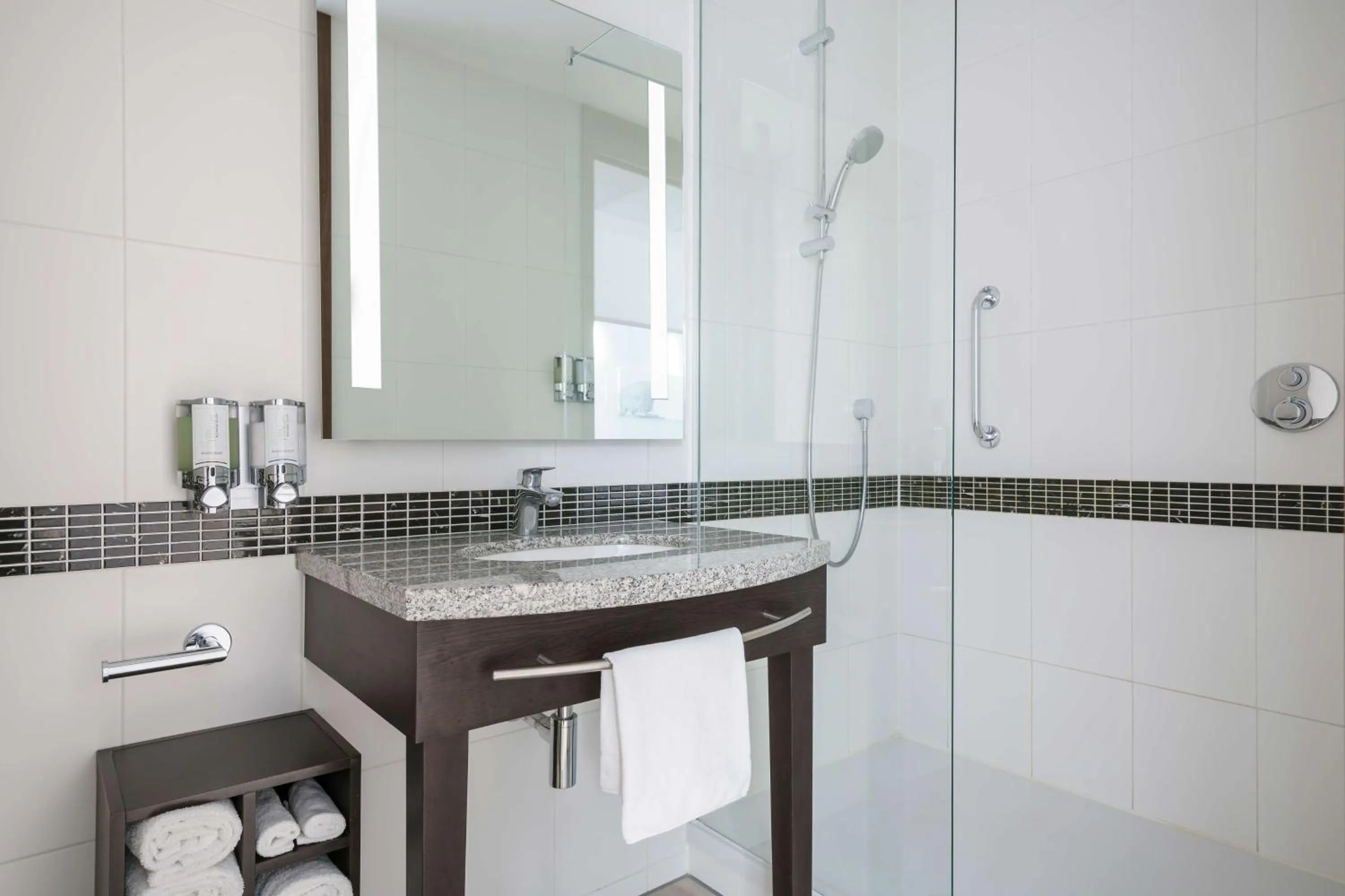 Bathroom in Hampton by Hilton Amsterdam Centre East