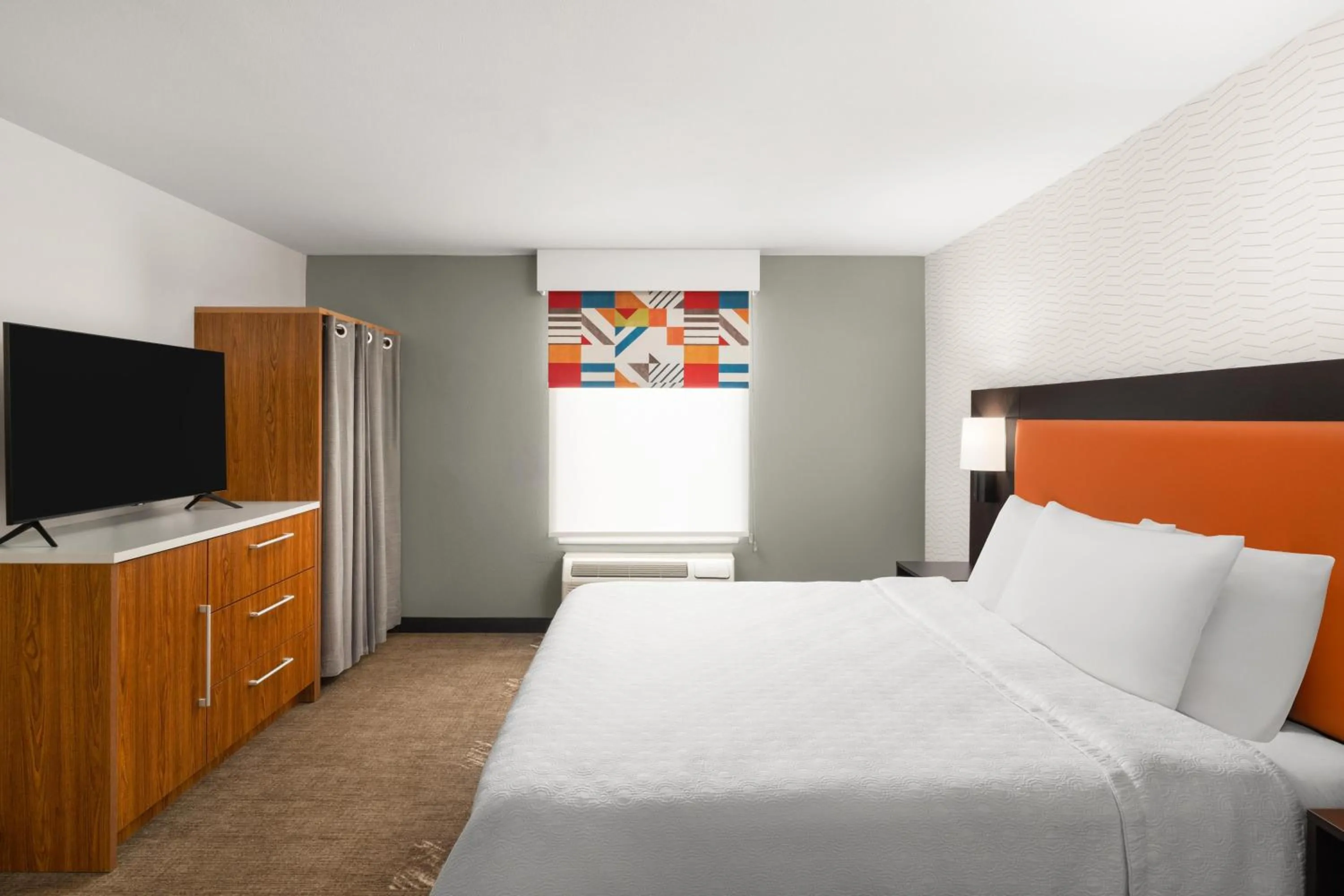 Bed in Home2 Suites by Hilton Alexandria