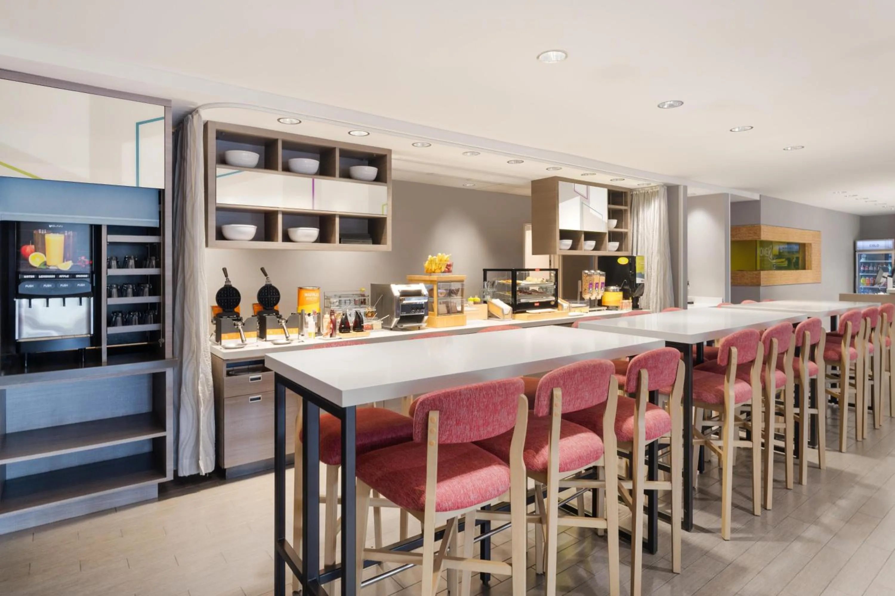 Breakfast in Home2 Suites by Hilton Alexandria