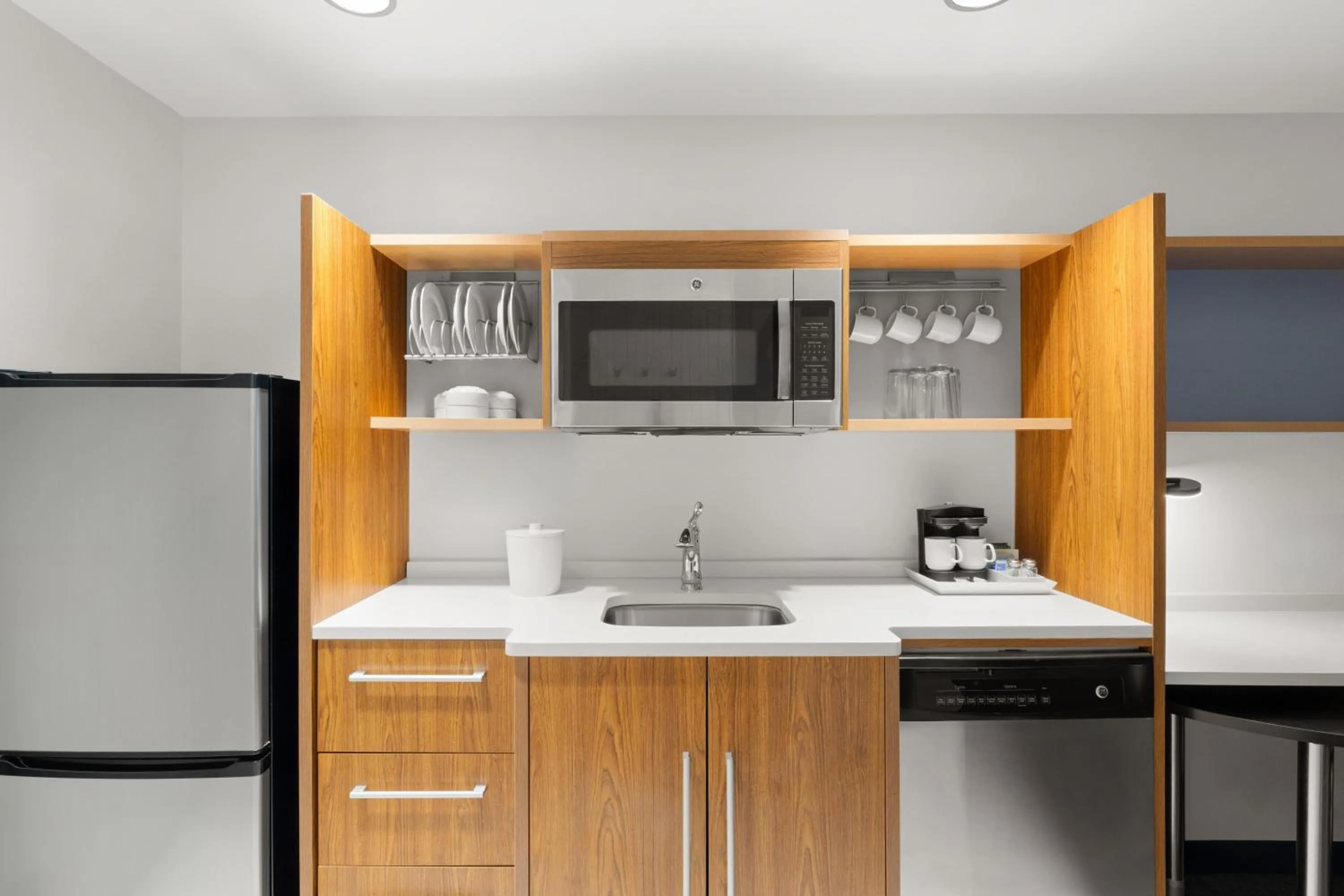 Kitchen or kitchenette in Home2 Suites by Hilton Alexandria