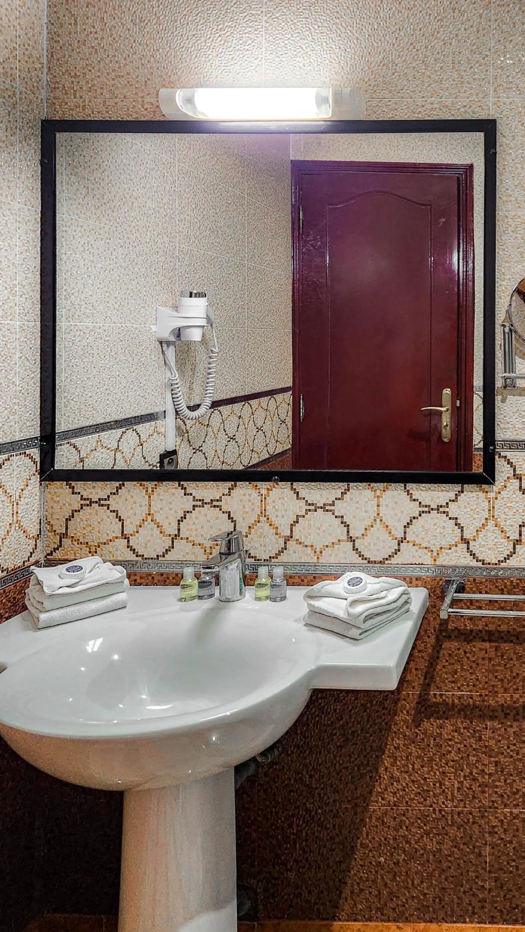 Hôtel Les Ambassadeurs