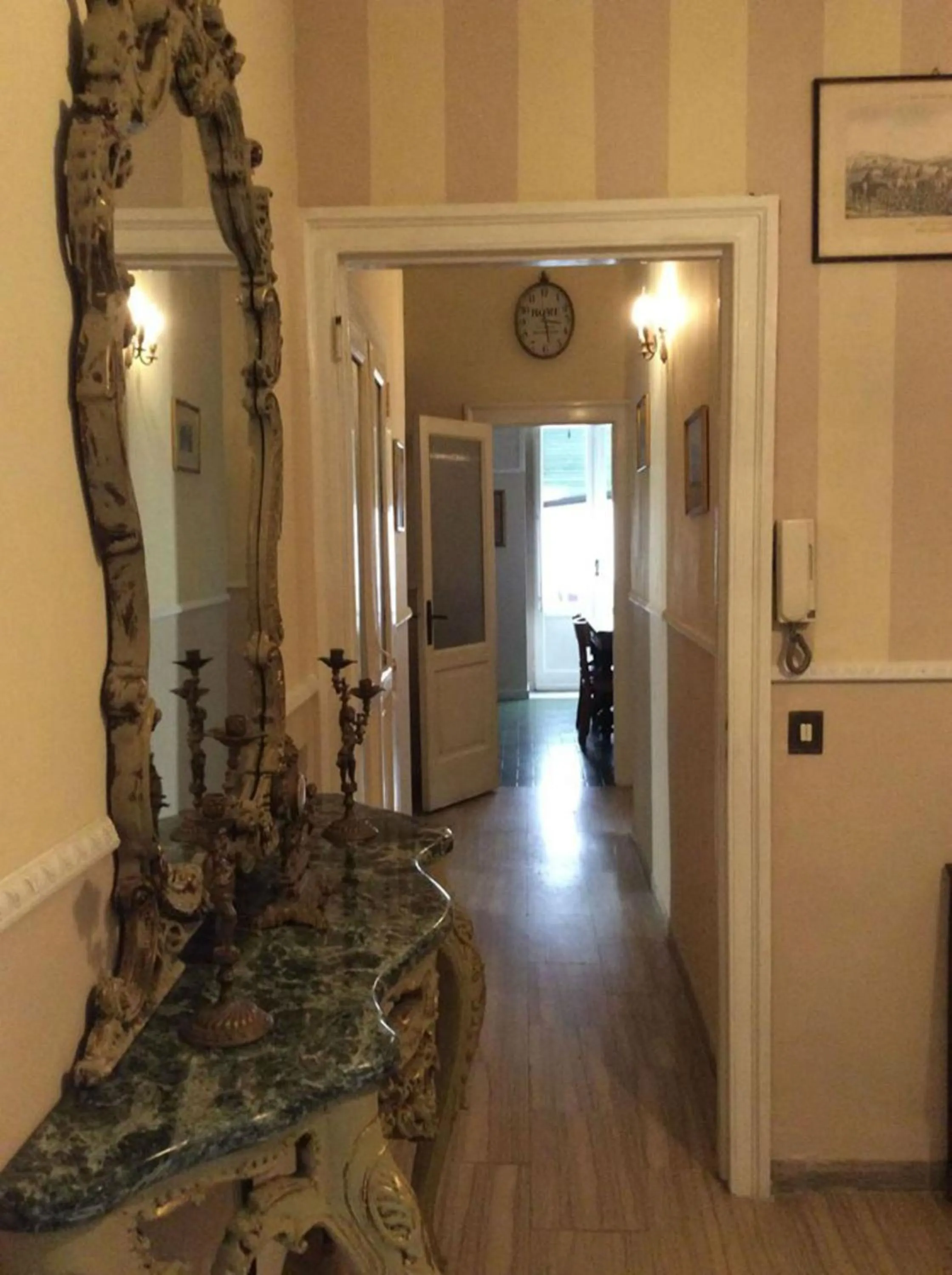 Decorative detail in Napoli Retro