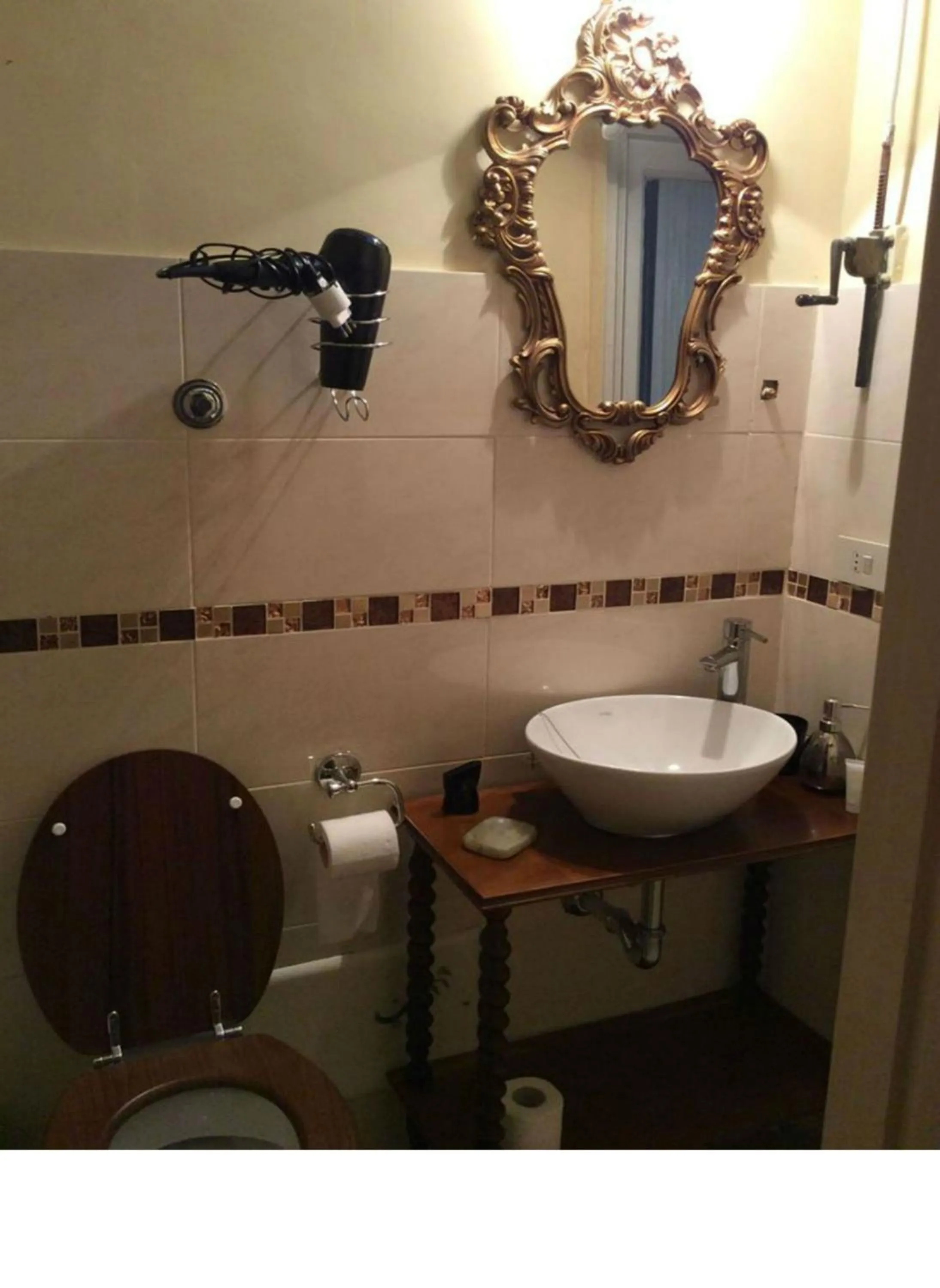 Bathroom in Napoli Retro