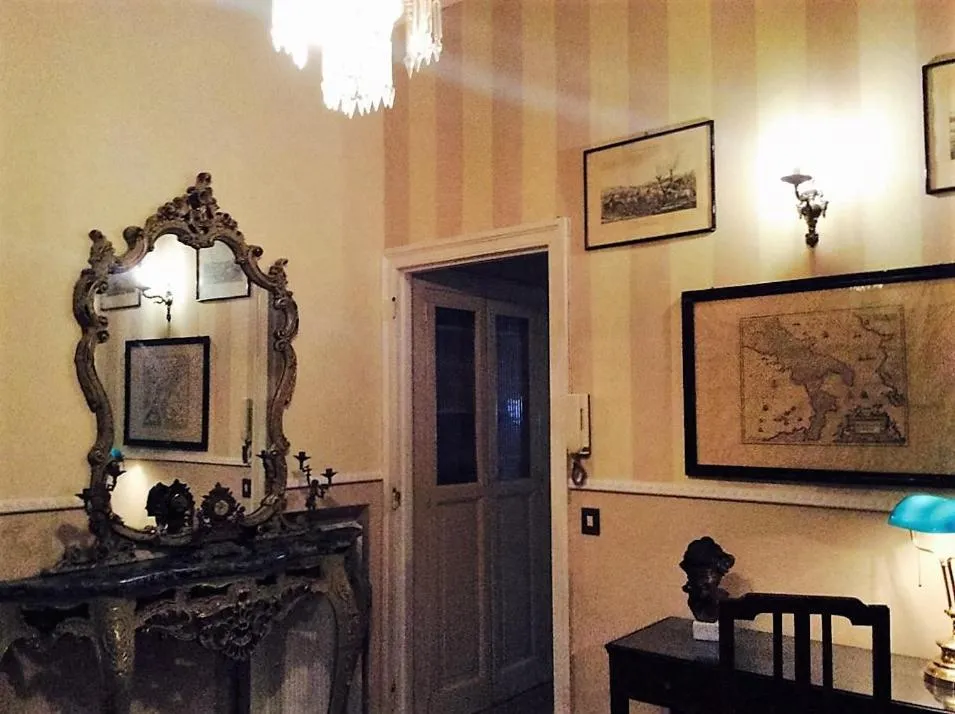 Decorative detail in Napoli Retro