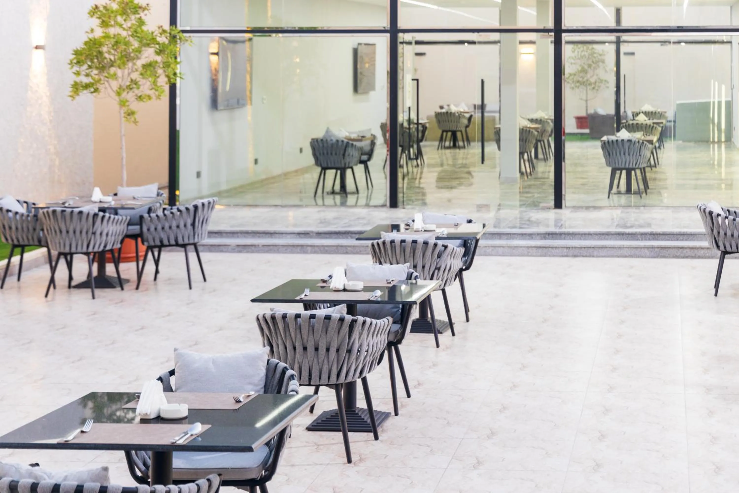 Restaurant/places to eat in MD Hotel By Gewan