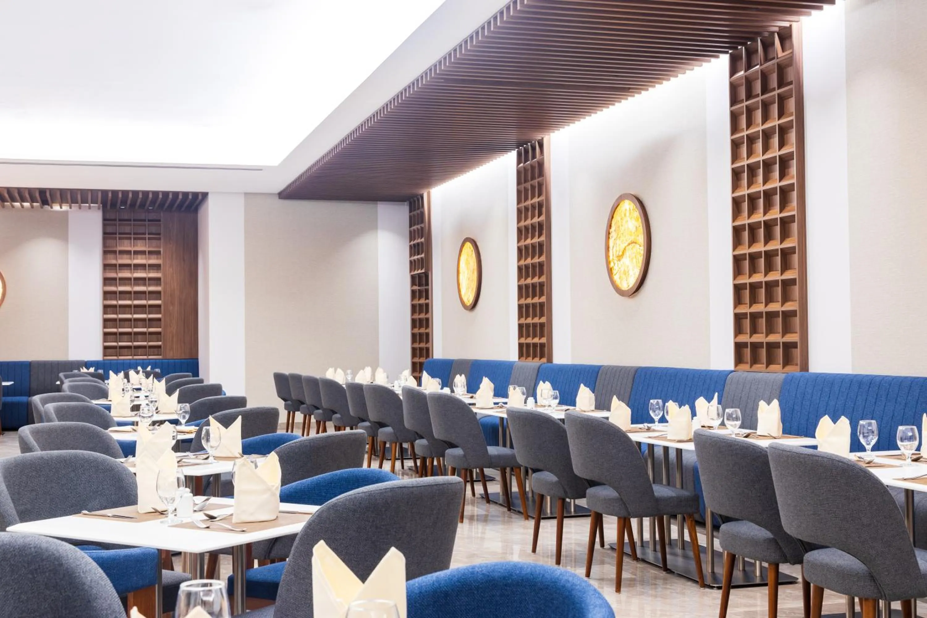 Restaurant/places to eat in MD Hotel By Gewan