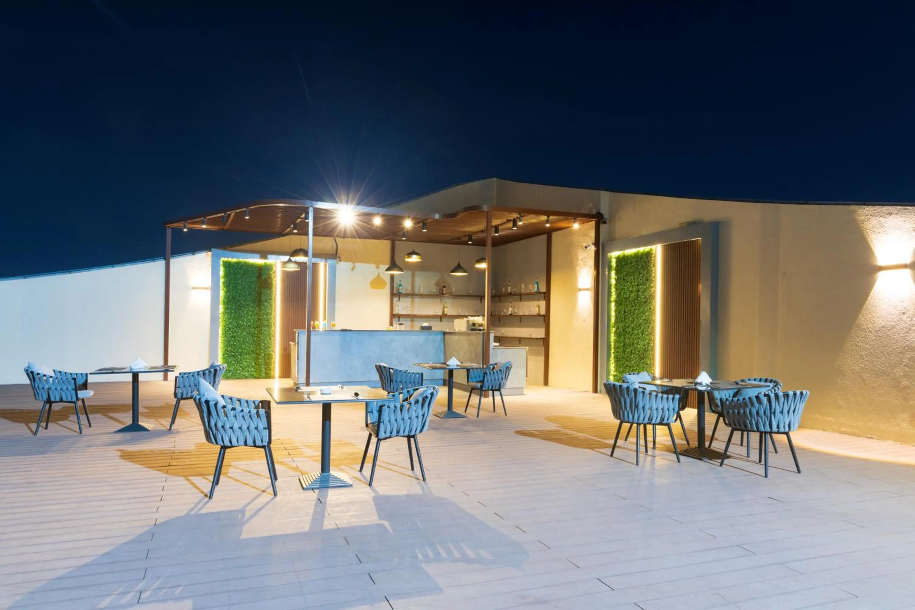 Restaurant/places to eat in MD Hotel By Gewan