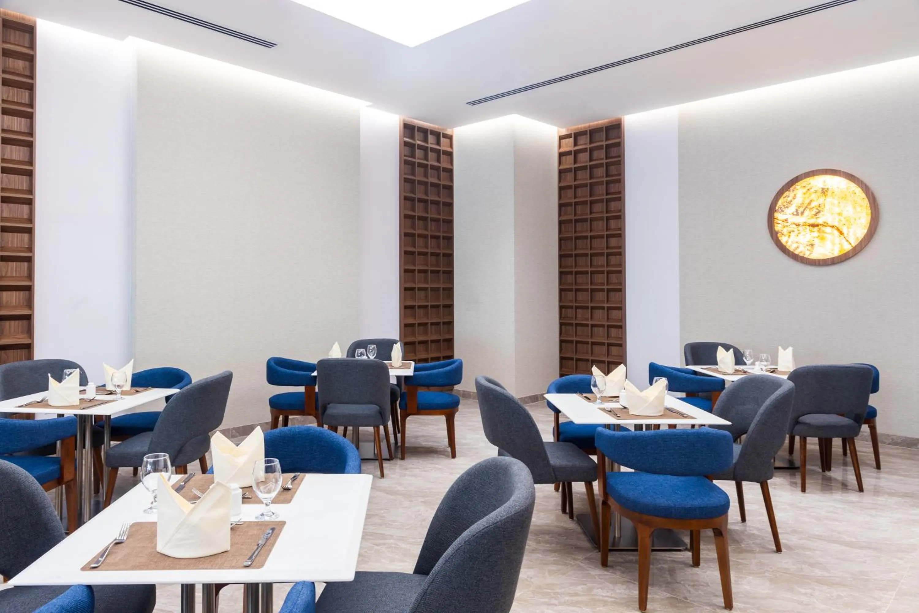 Restaurant/places to eat in MD Hotel By Gewan