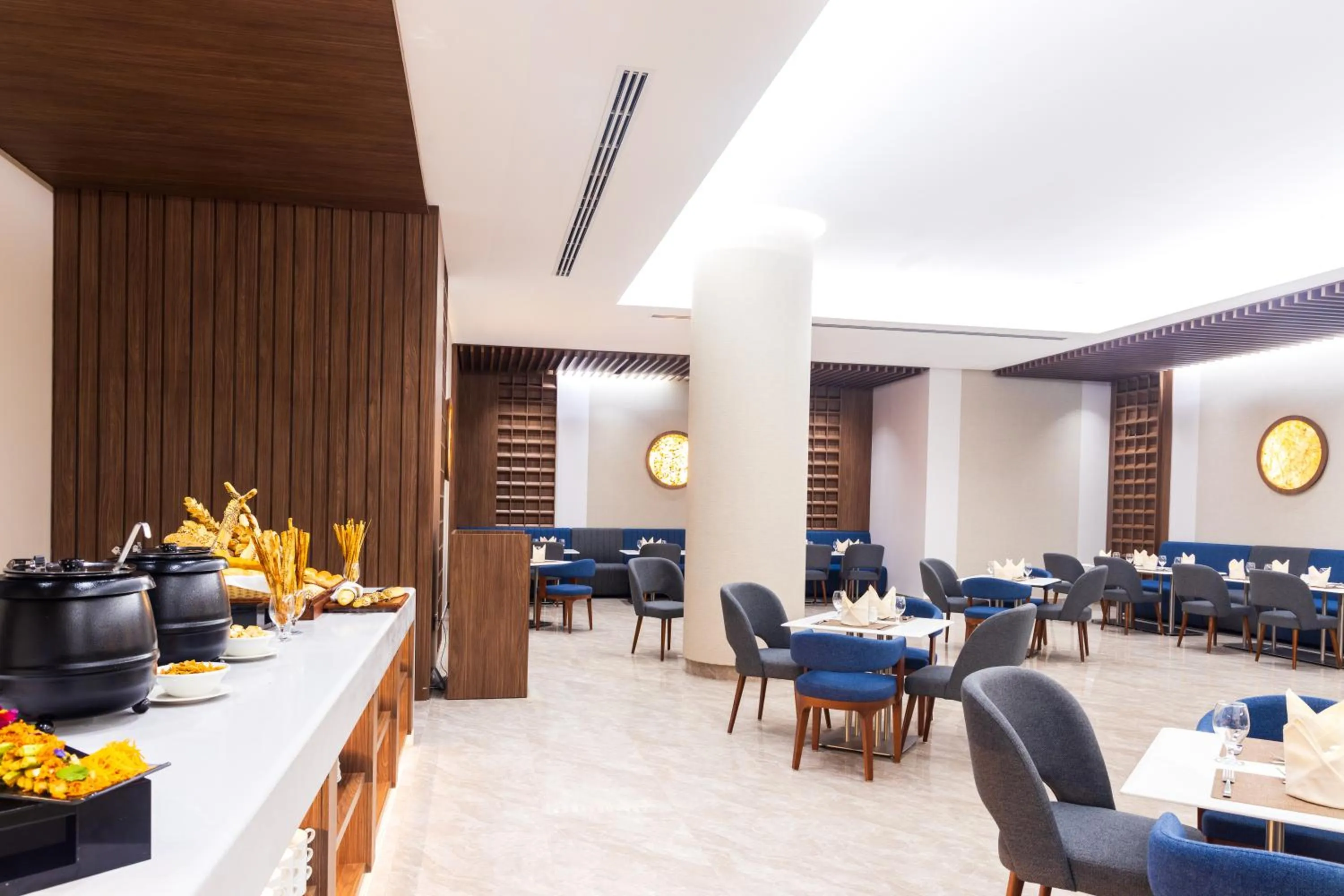 Restaurant/places to eat in MD Hotel By Gewan