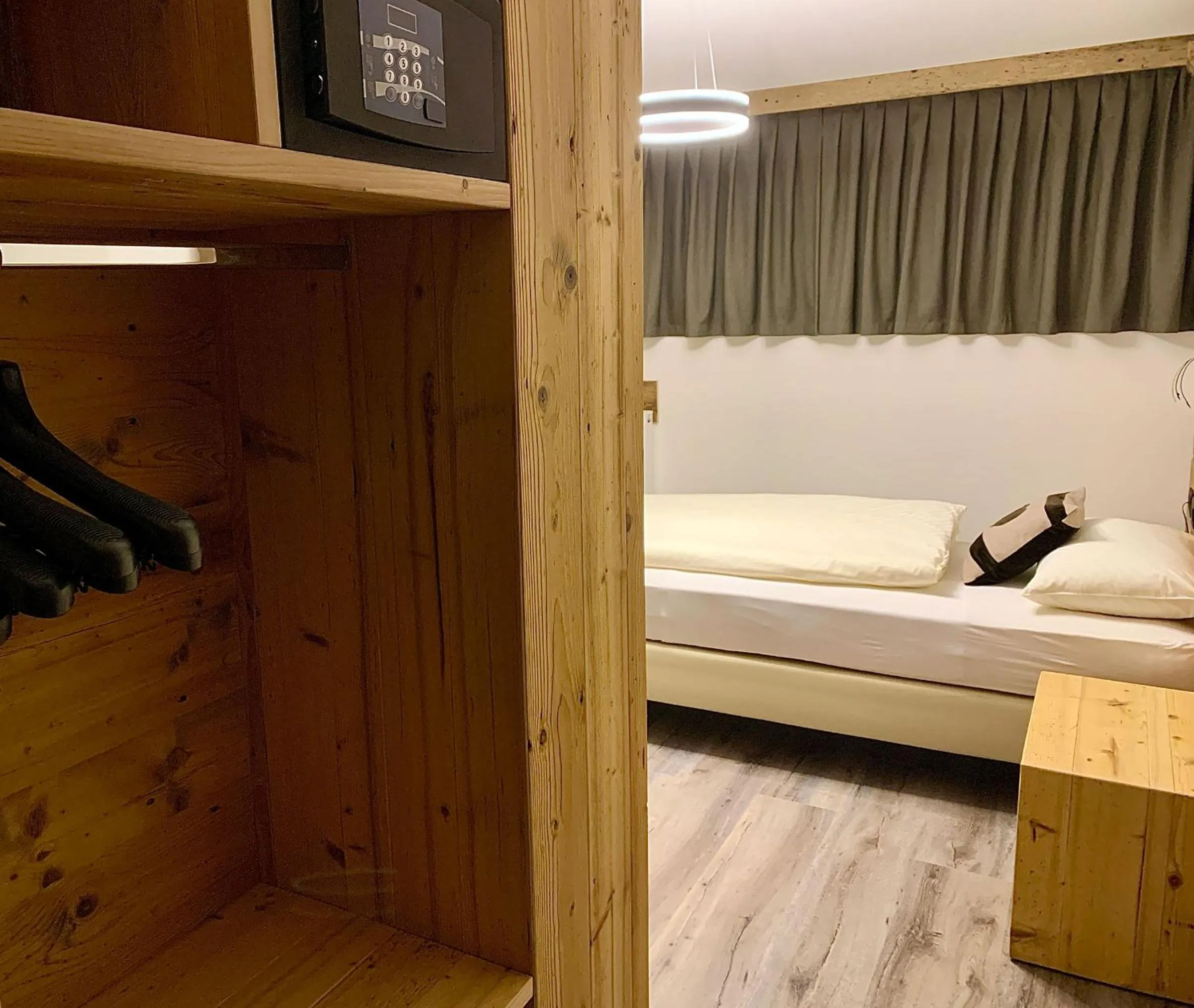 Bedroom, Bed in Hotel Genziana