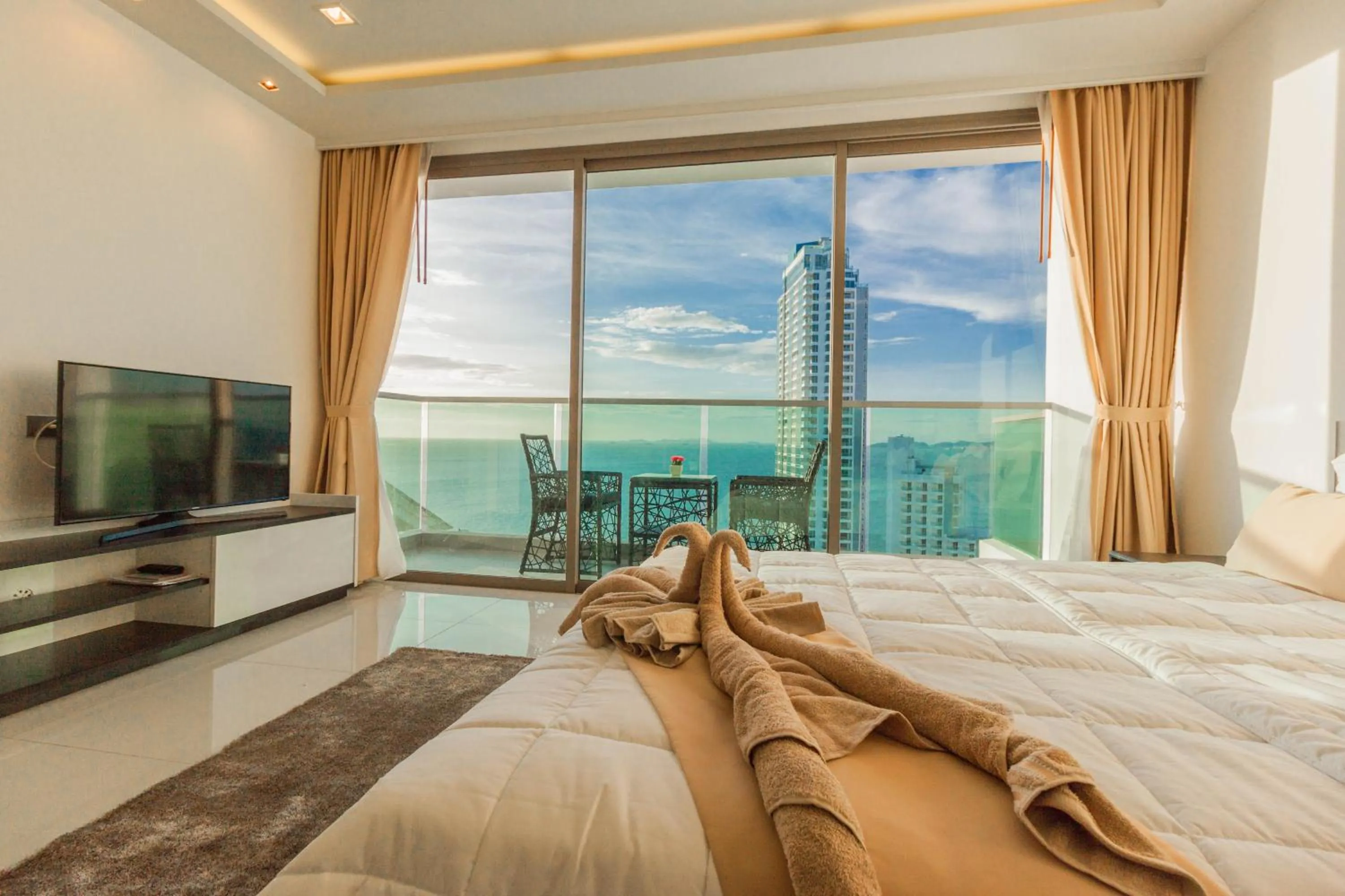 Bedroom, Bed in Wongamat Tower by Pattaya Sunny Rentals