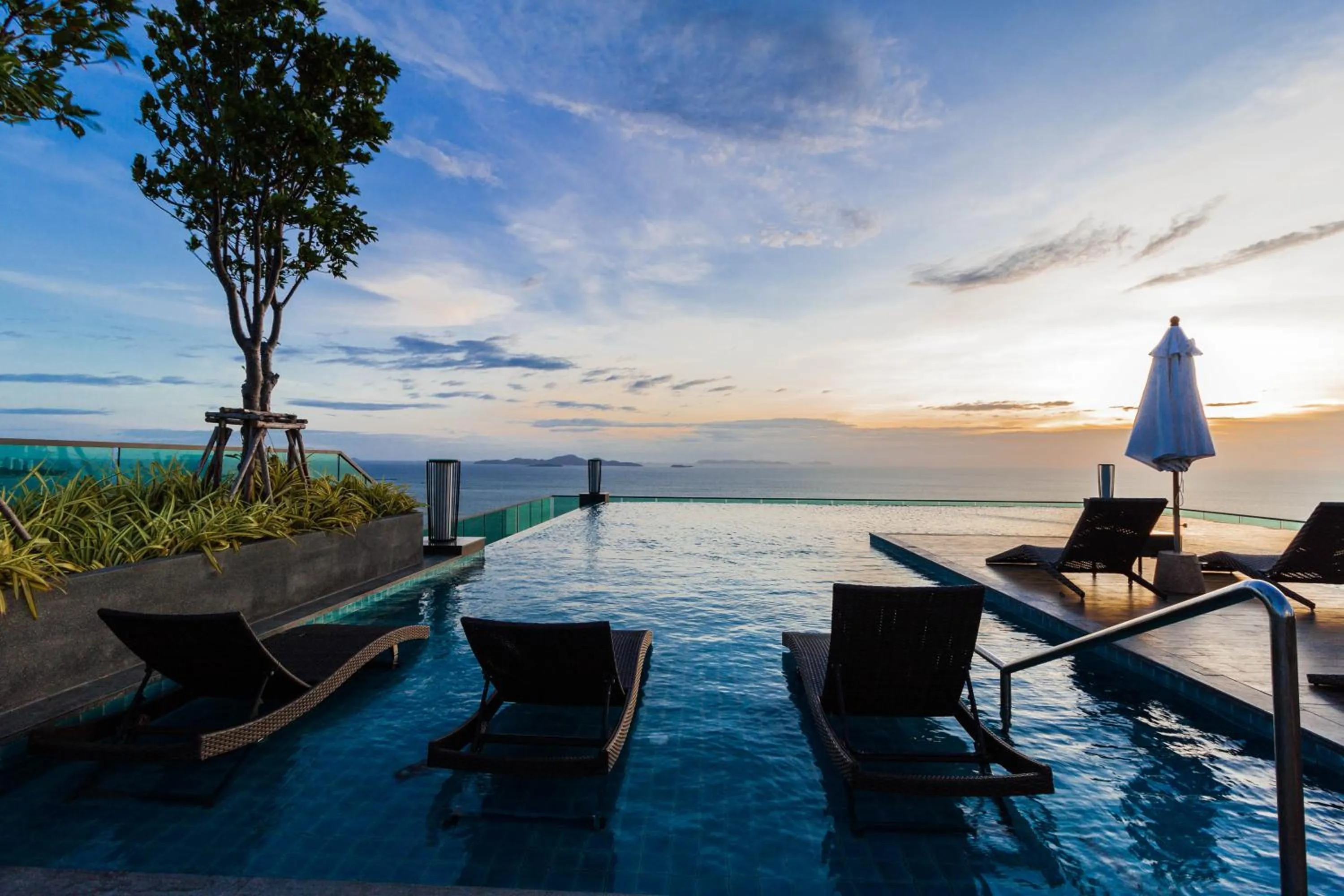 Swimming pool in Wongamat Tower by Pattaya Sunny Rentals