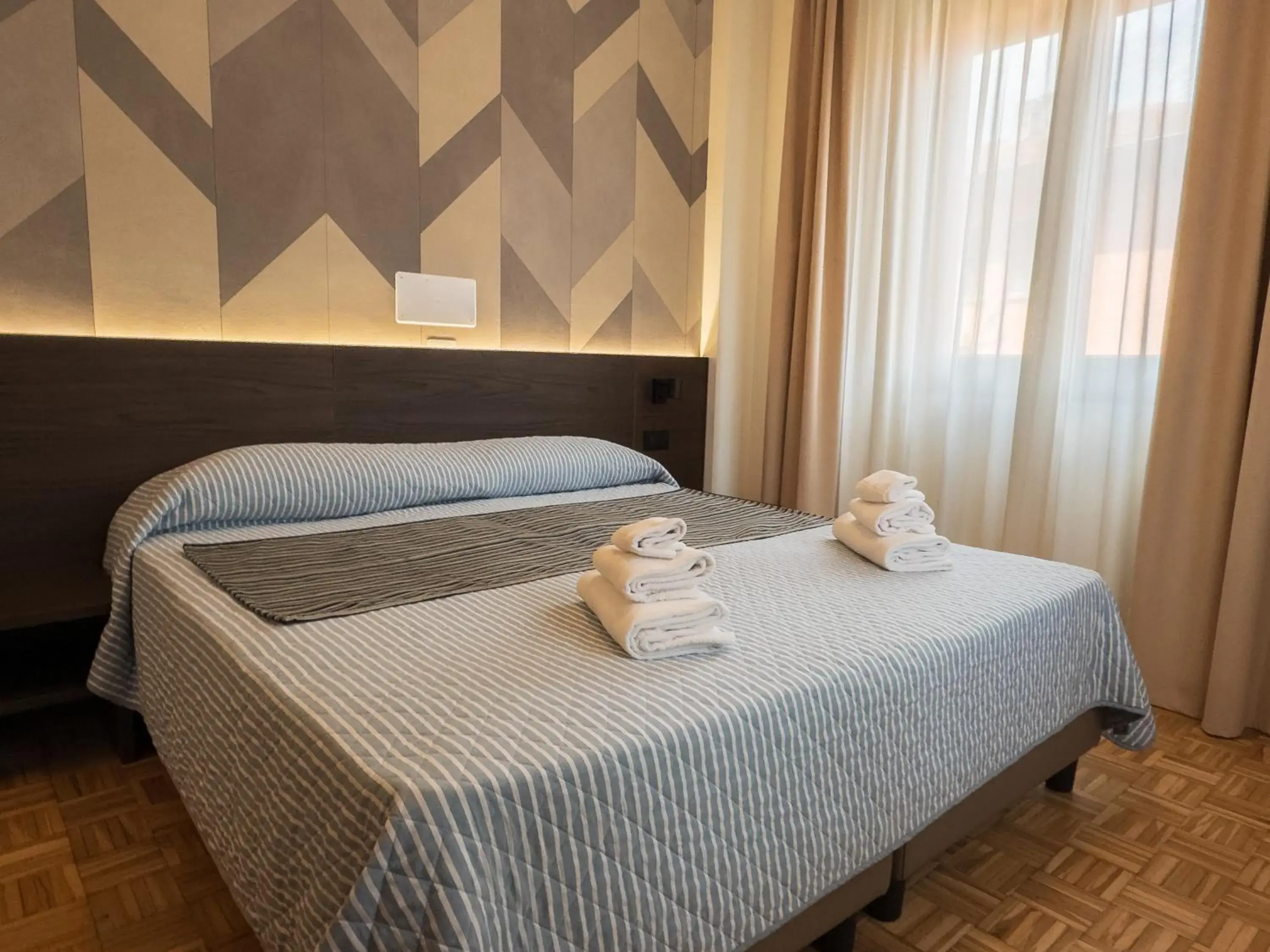 Deluxe Single Room in Hotel Astoria Deluxe Single Room in Hotel Astoria