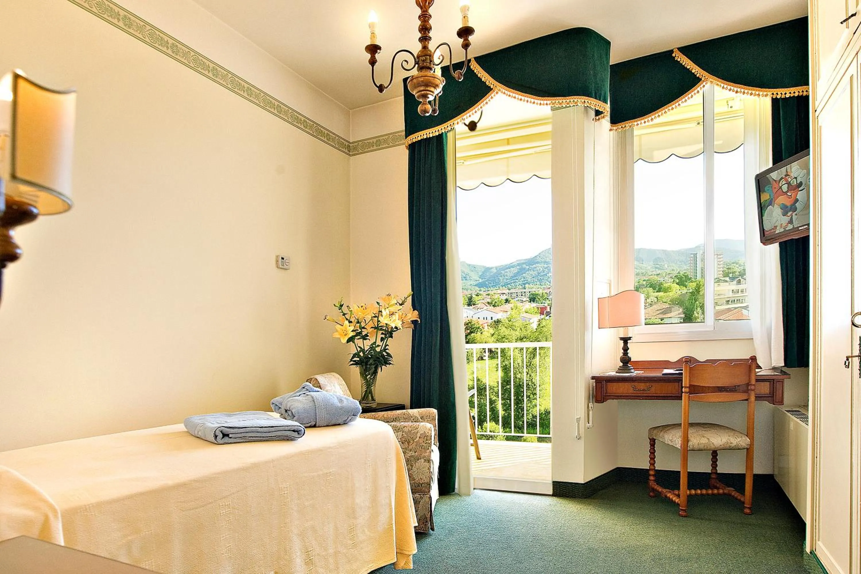 Balcony/Terrace, Bed in Hotel Abano Astoria