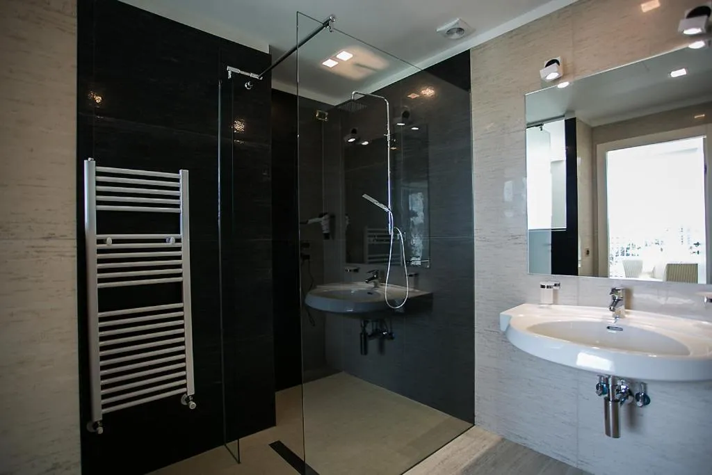 Shower in Hotel Abano Astoria