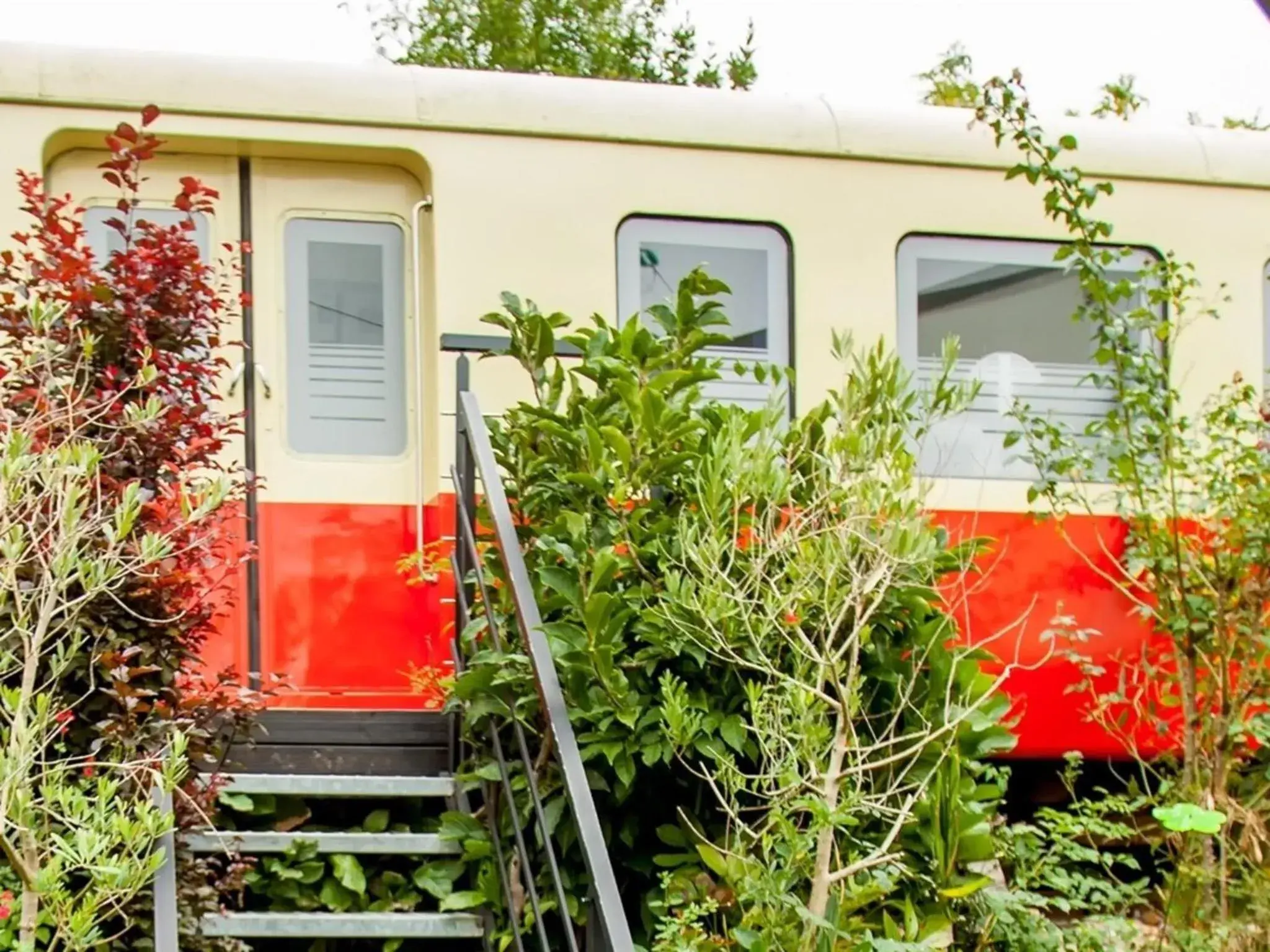 Property building in Hébergement Insolite Picasso Property building in Hébergement Insolite Picasso