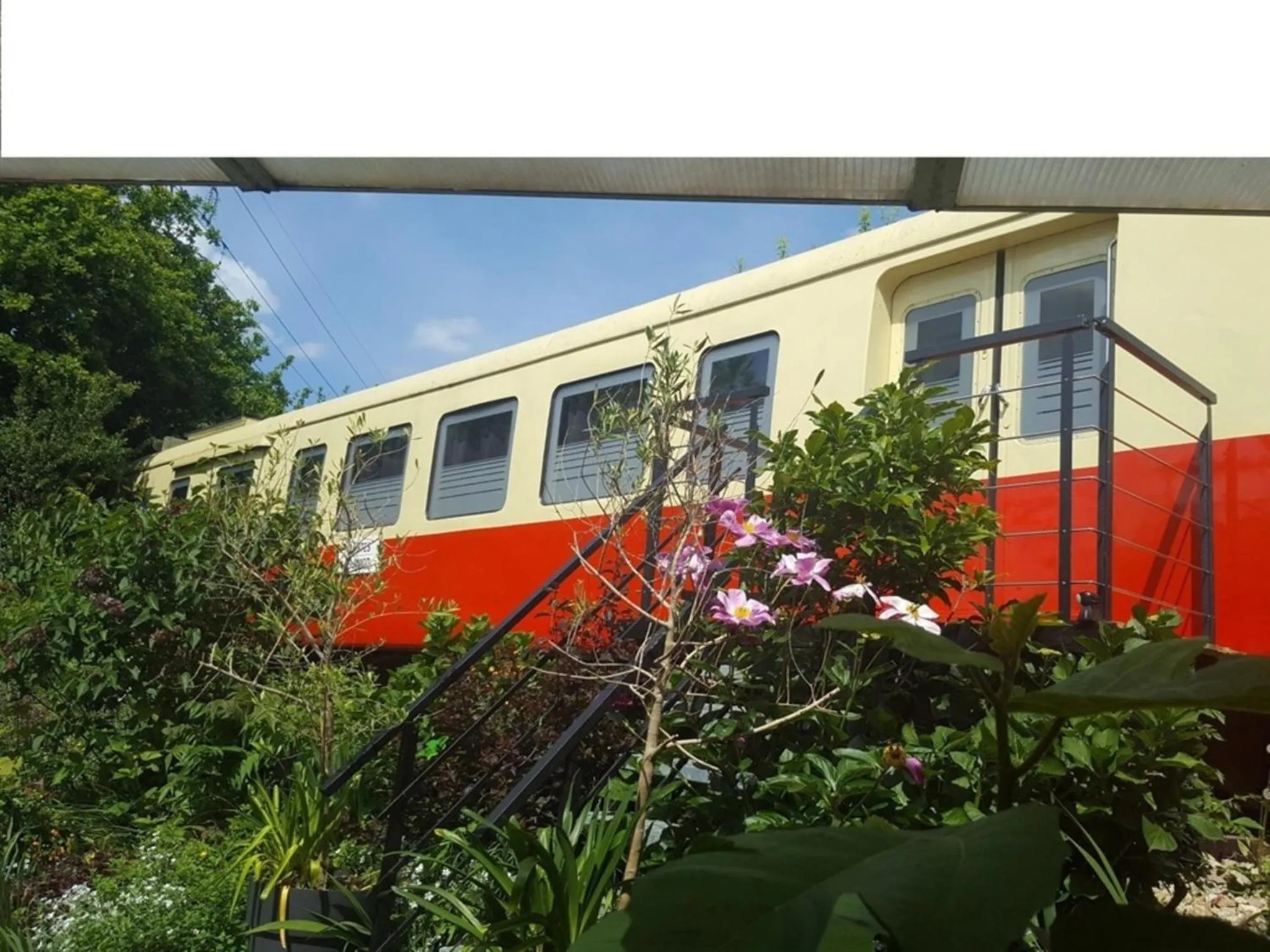 Property building in Hébergement Insolite Picasso