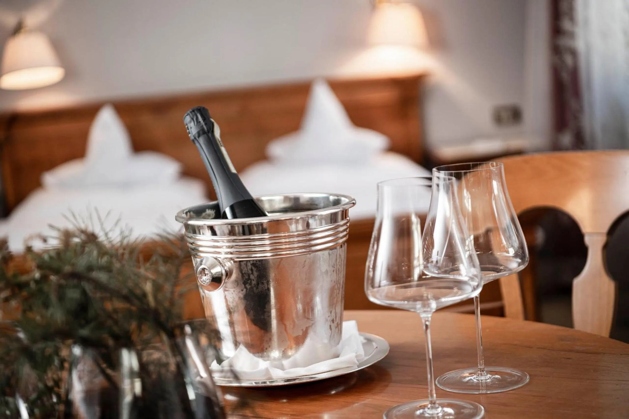 room service, Bed in Romantik Hotel & Restaurant Stafler