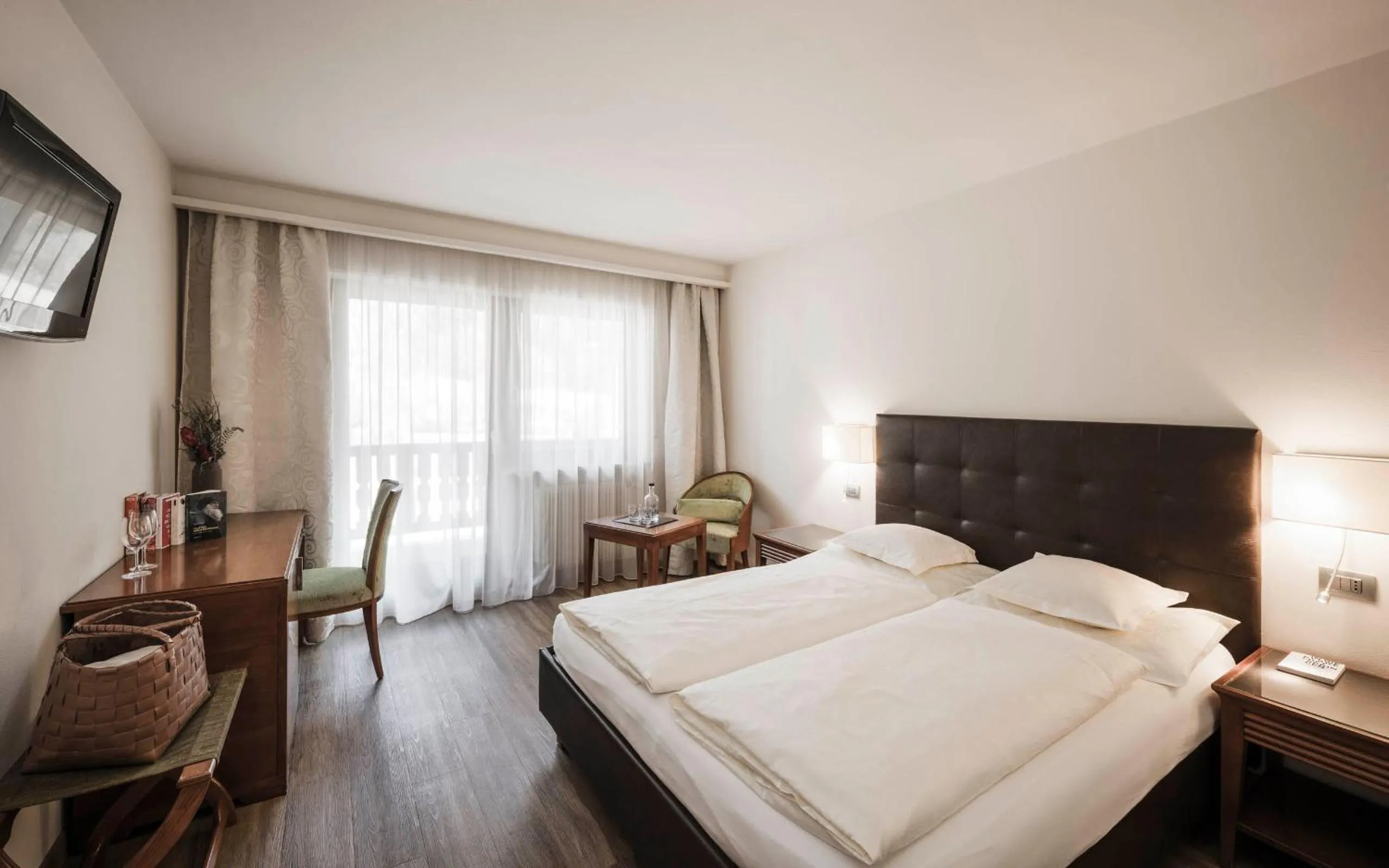 Bedroom, Bed in Romantik Hotel & Restaurant Stafler