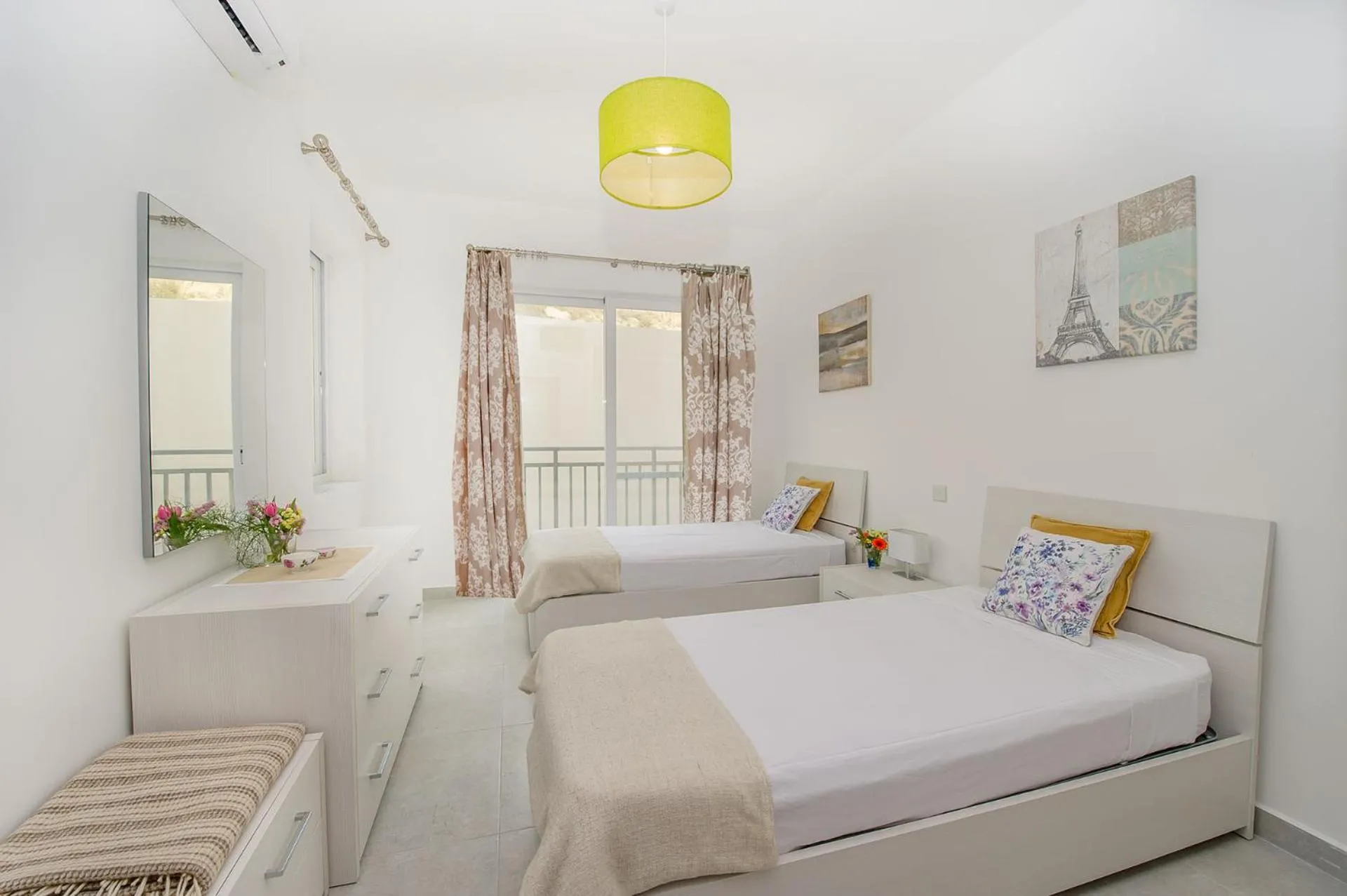 Bedroom, Bed in Hillock Residence Apartments