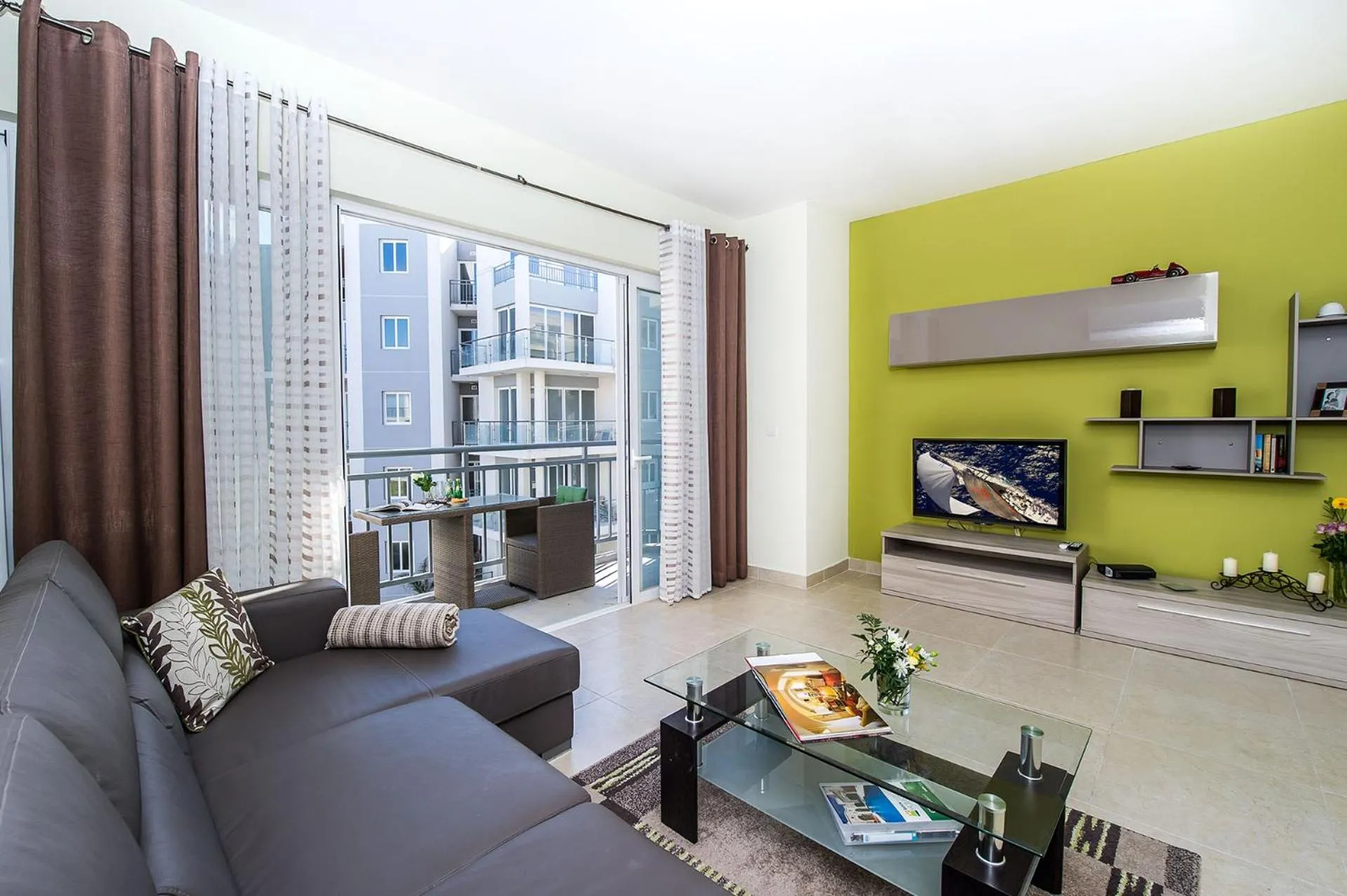 Living room in Hillock Residence Apartments