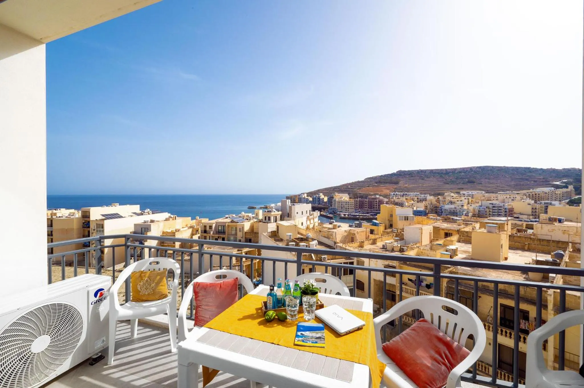 Balcony/Terrace in Hillock Residence Apartments