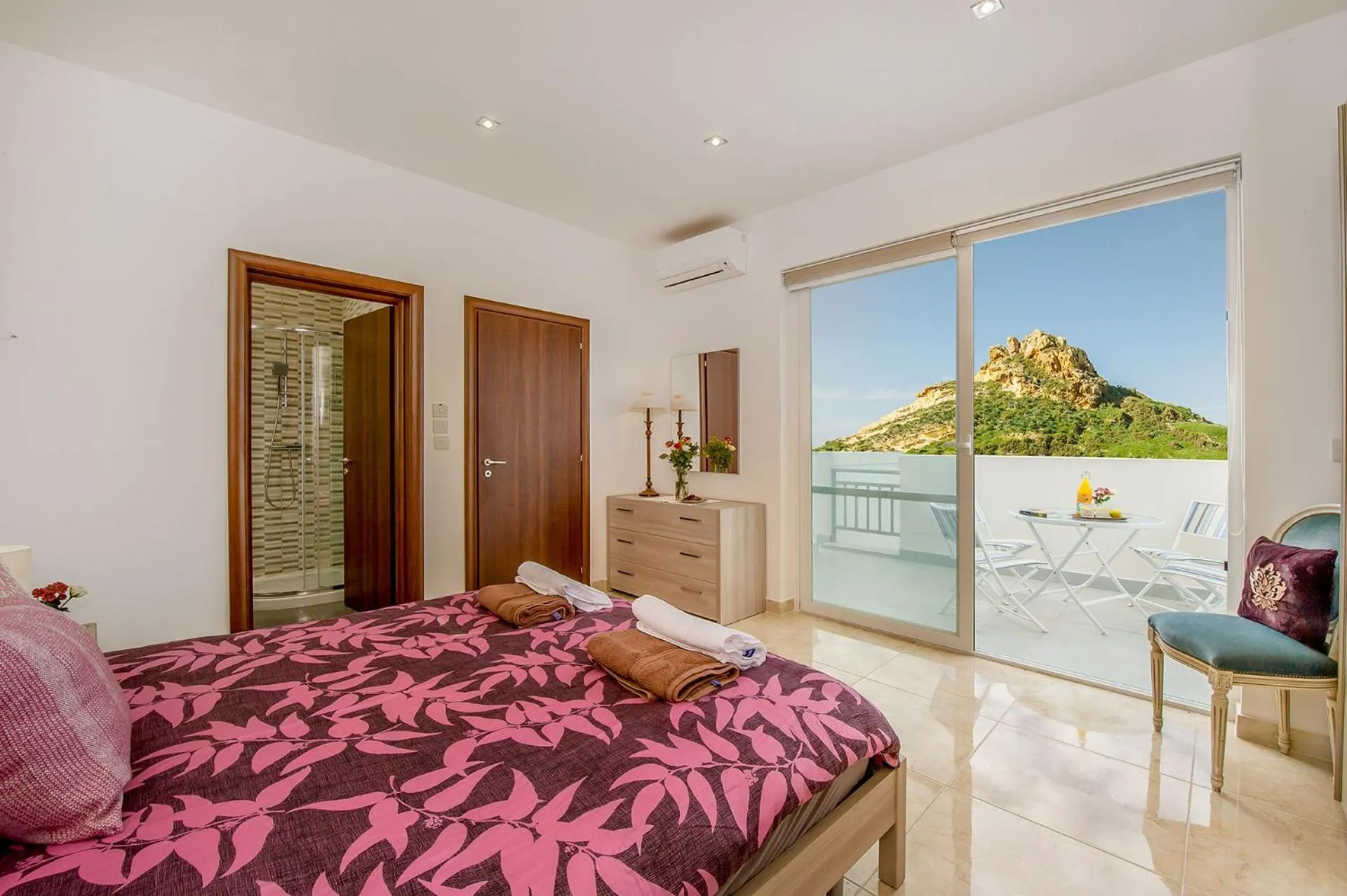 Bedroom, Bed in Hillock Residence Apartments