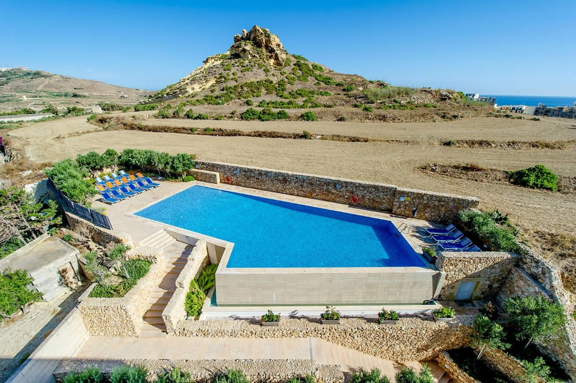 Swimming pool in Hillock Residence Apartments