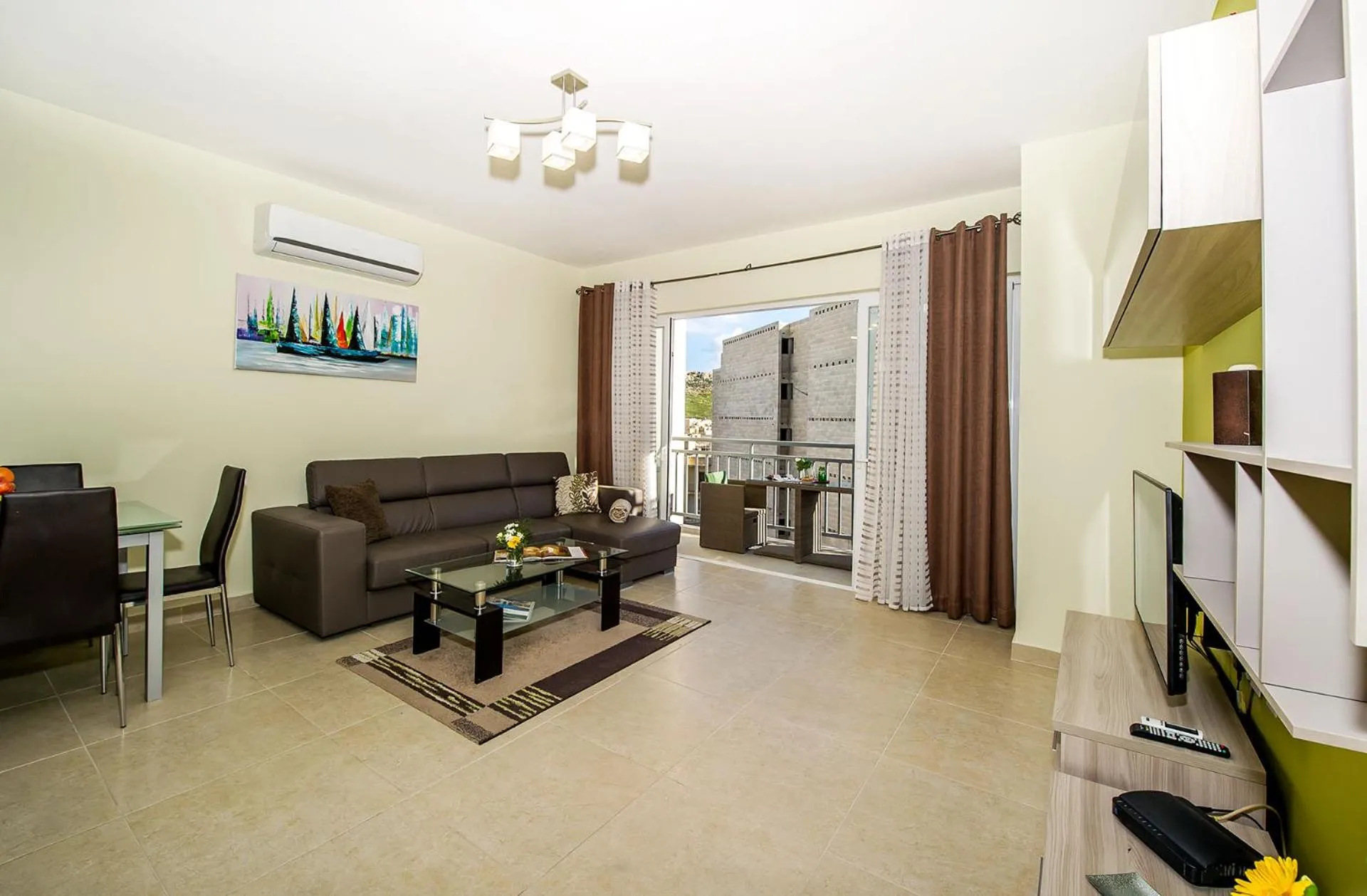 Living room in Hillock Residence Apartments