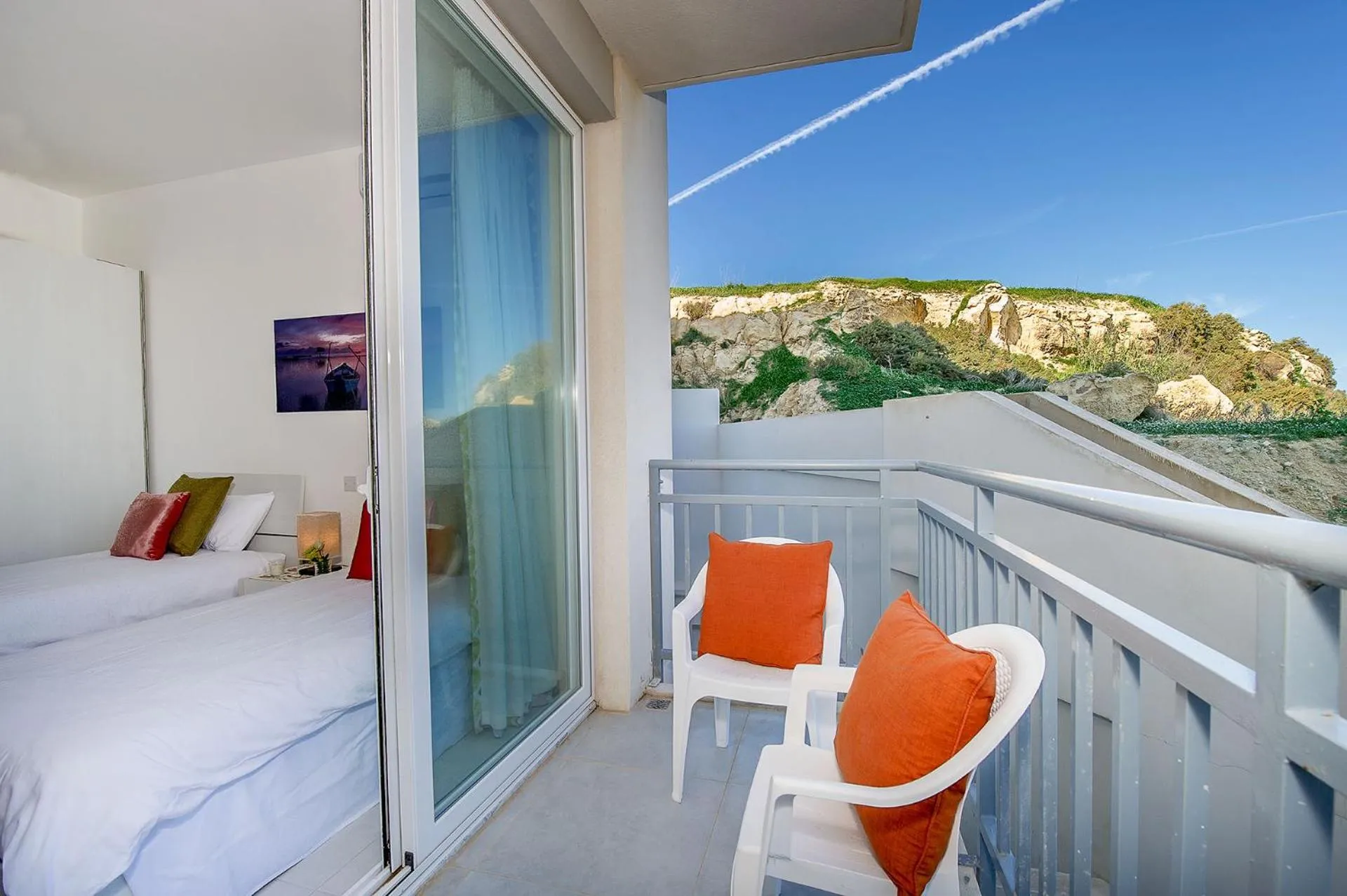 Balcony/Terrace, Bed in Hillock Residence Apartments