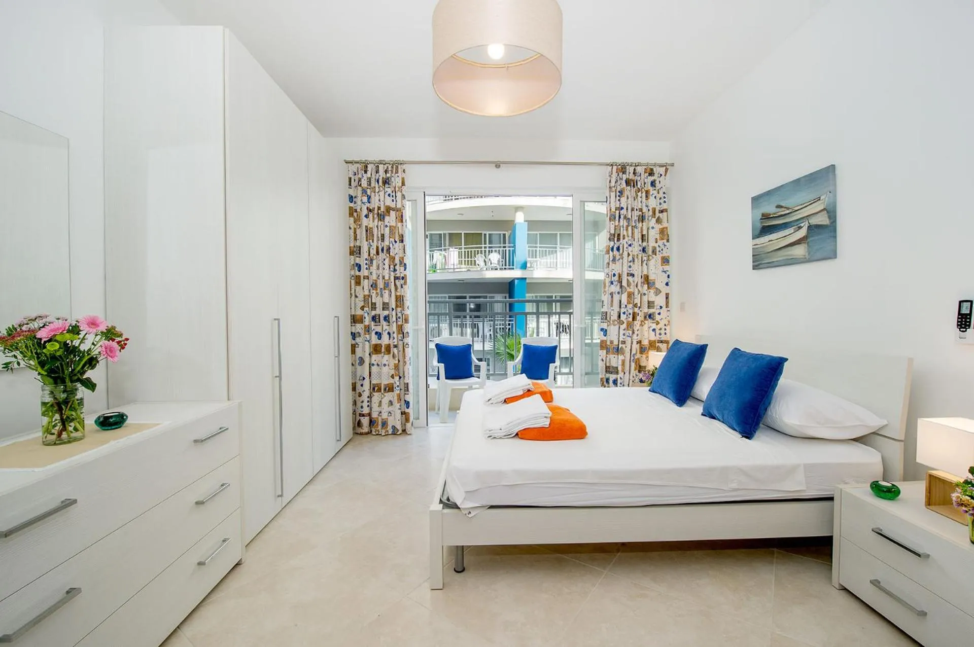 Bed in Hillock Residence Apartments
