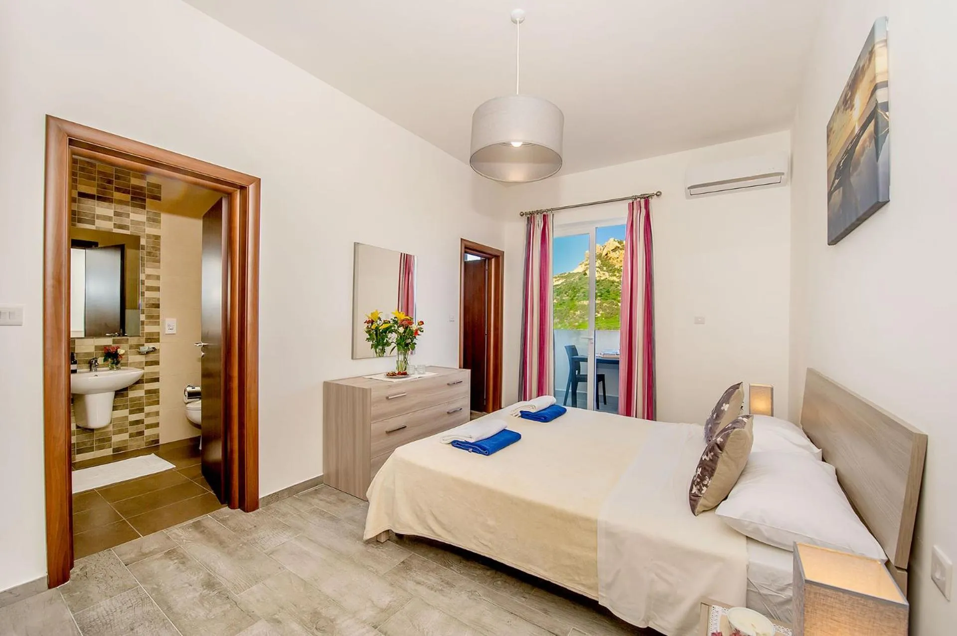 Bed in Hillock Residence Apartments