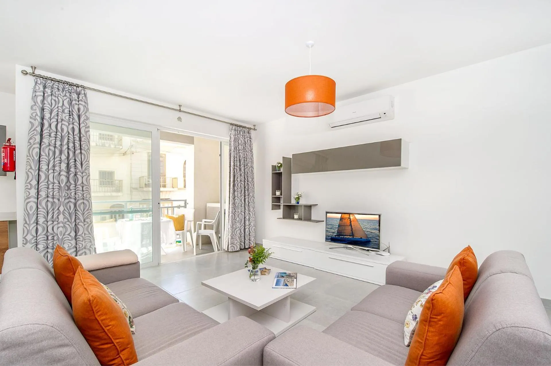 Living room in Hillock Residence Apartments