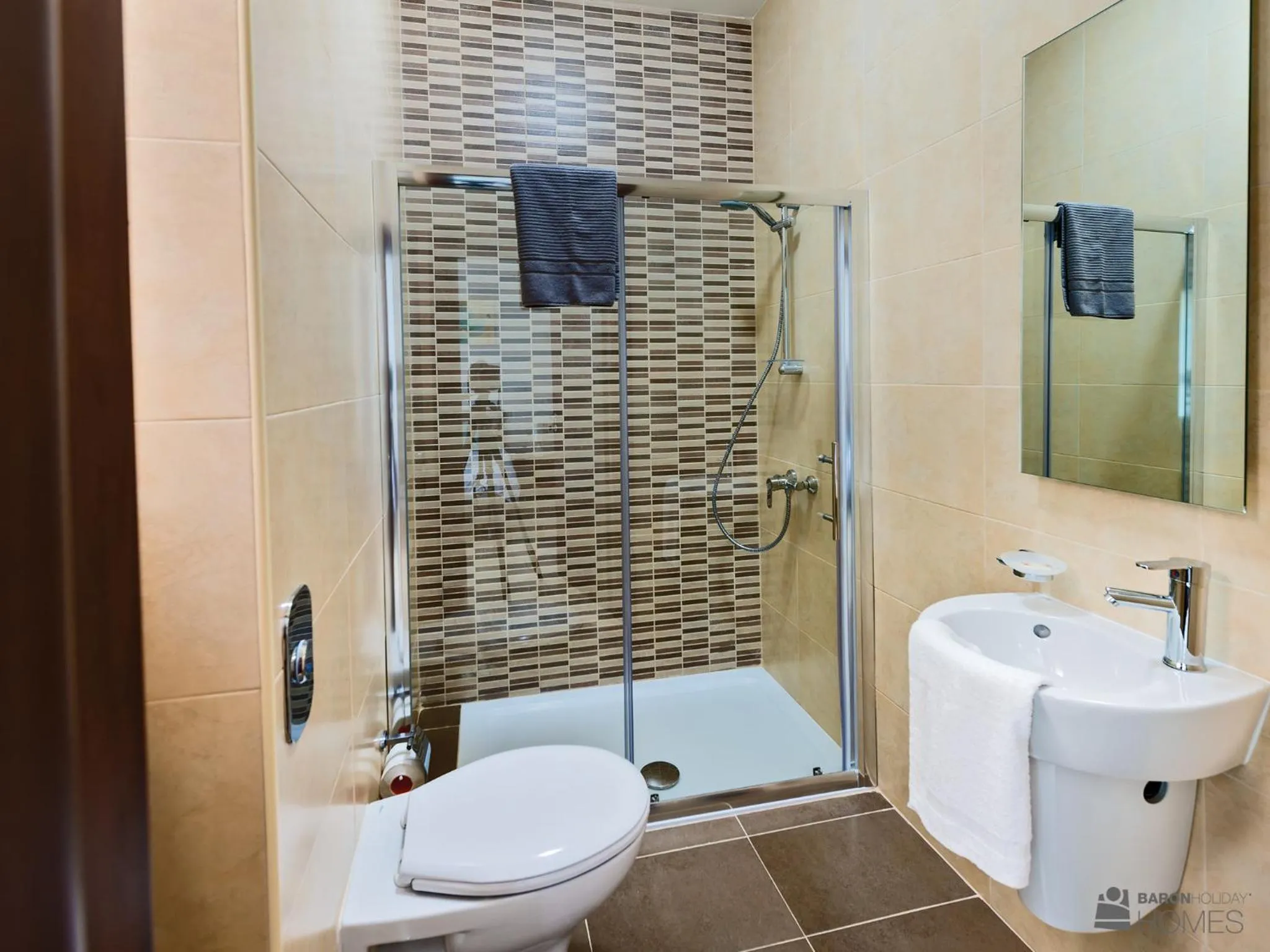 Shower in Hillock Residence Apartments