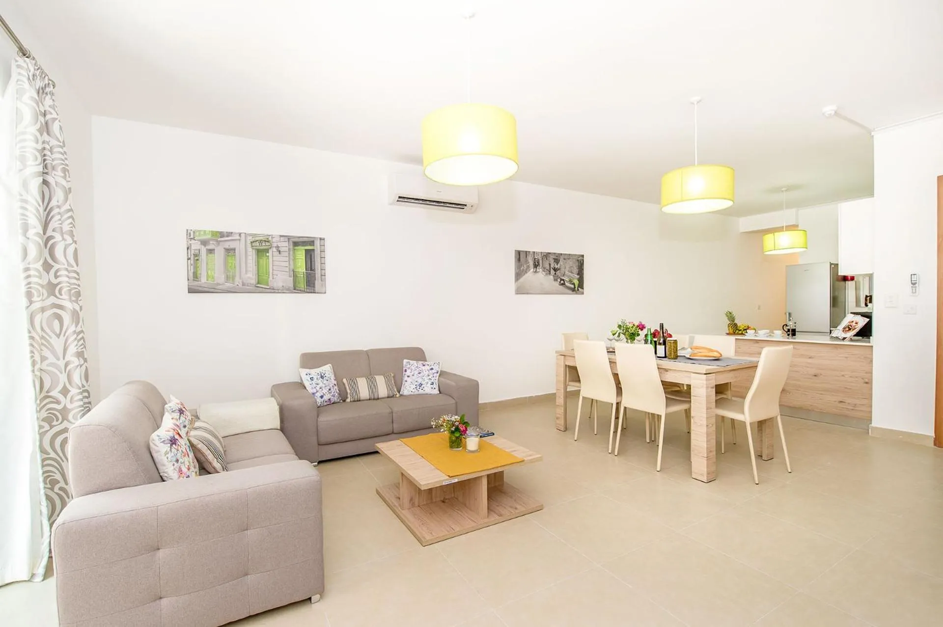 Living room in Hillock Residence Apartments