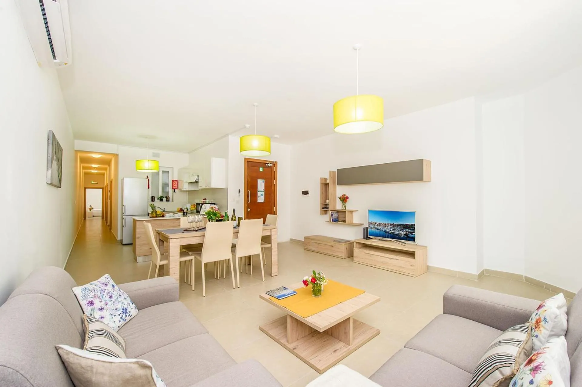 Living room in Hillock Residence Apartments