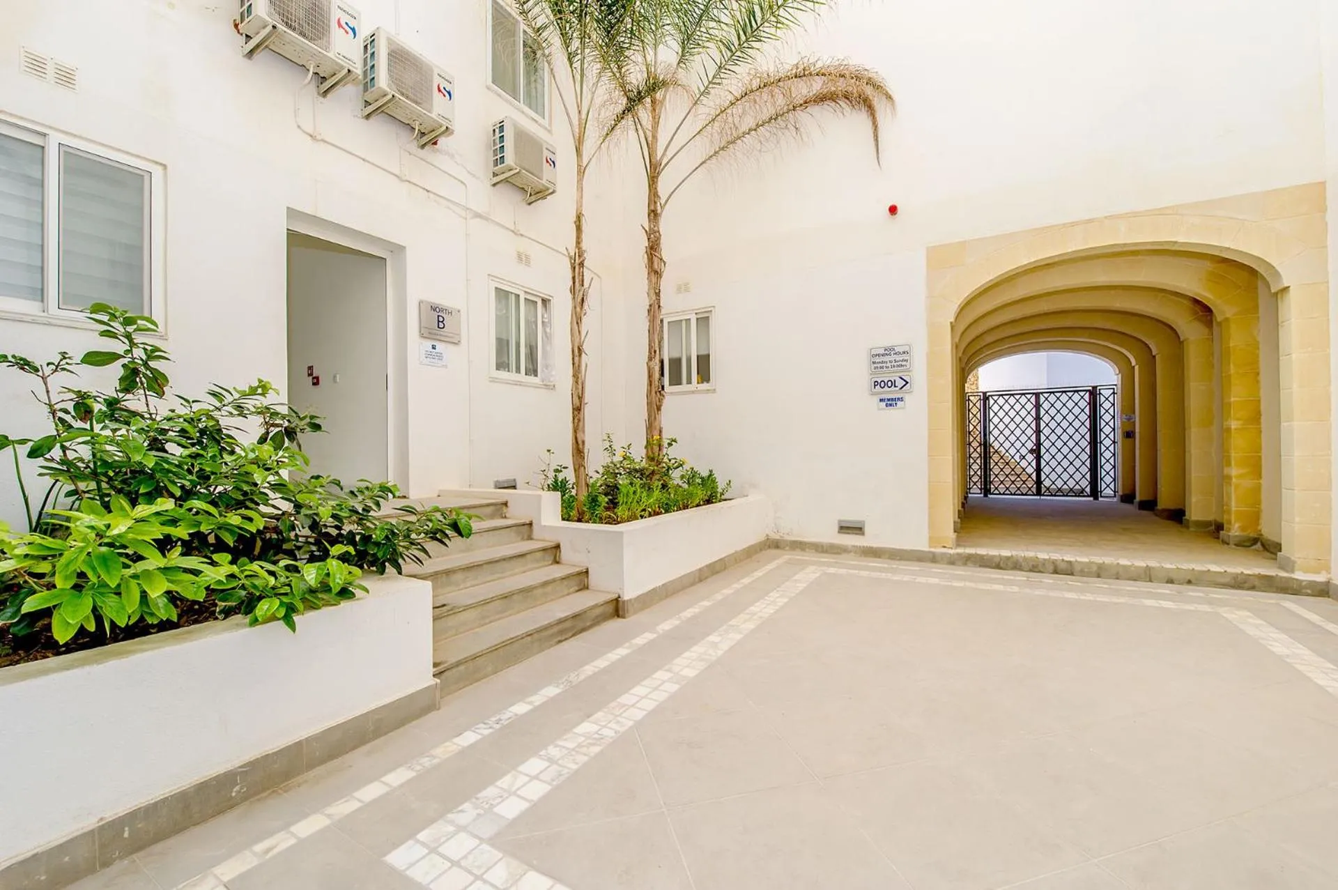 Hillock Residence Apartments
