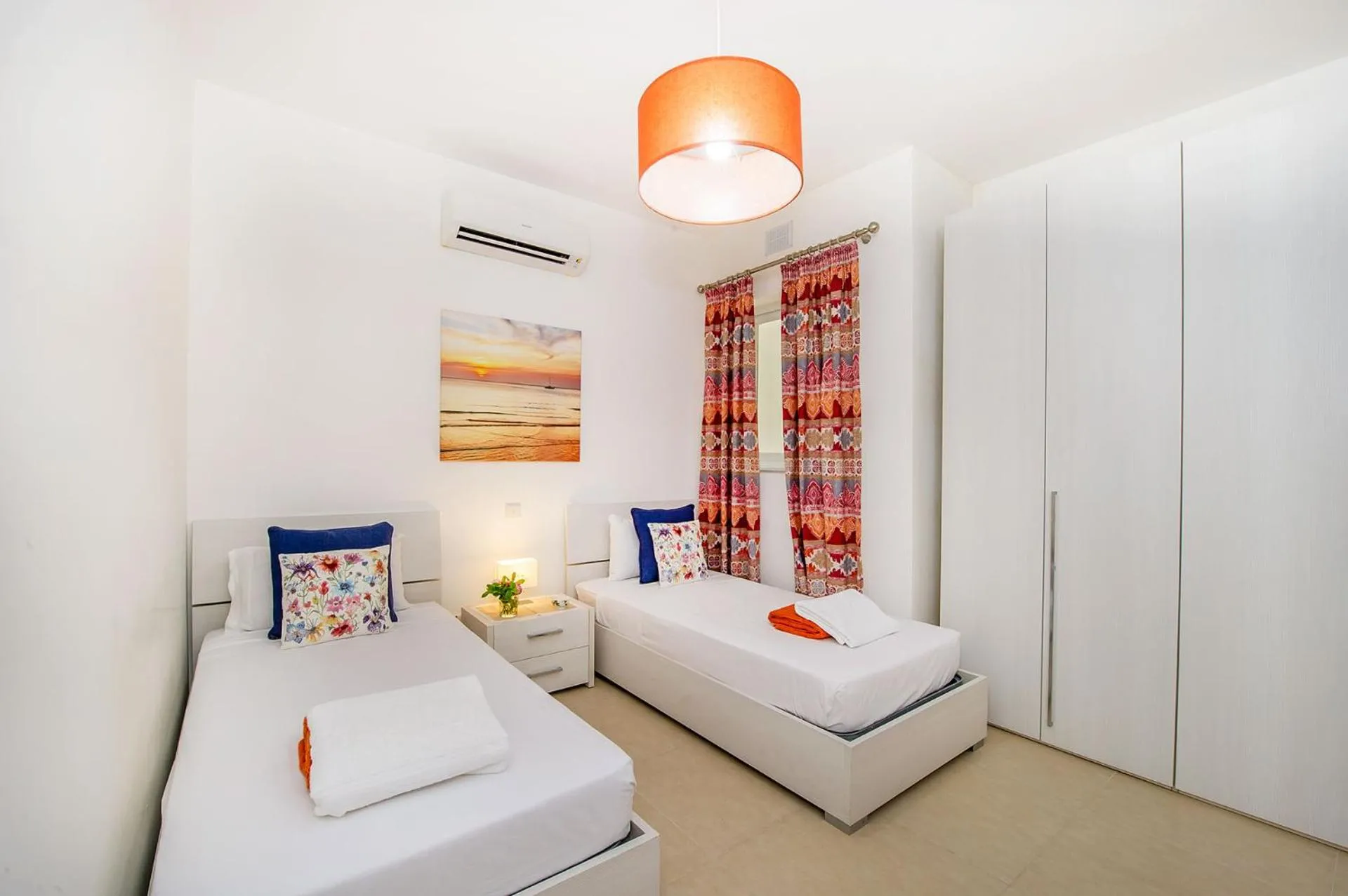 Bedroom, Bed in Hillock Residence Apartments