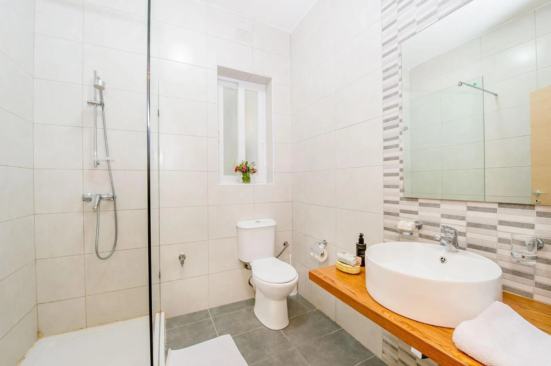 Bathroom in Hillock Residence Apartments