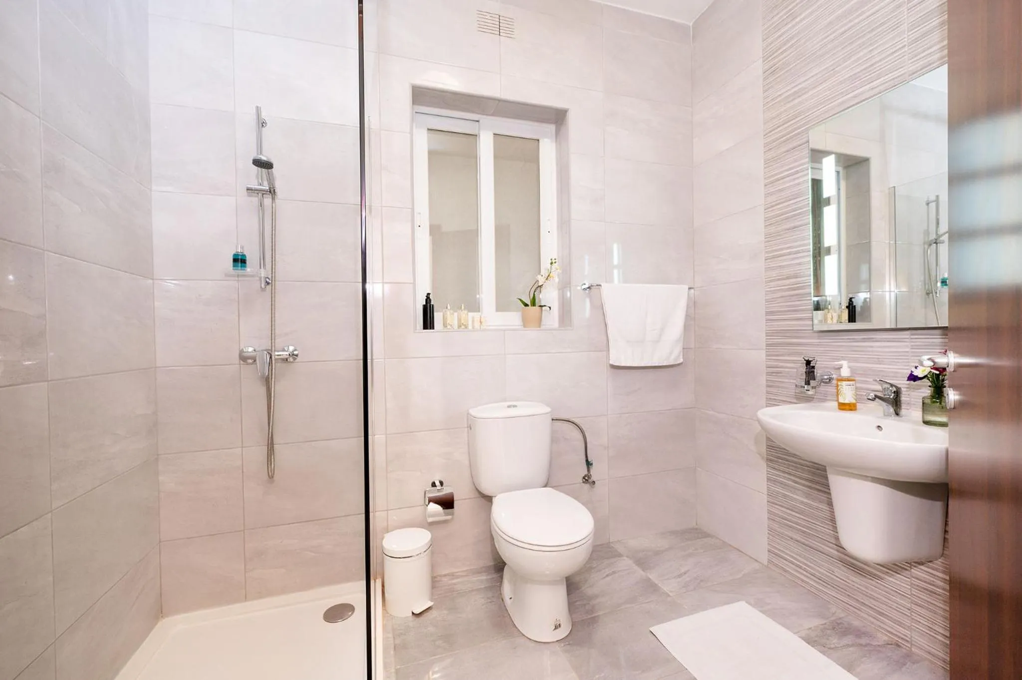 Bathroom in Hillock Residence Apartments
