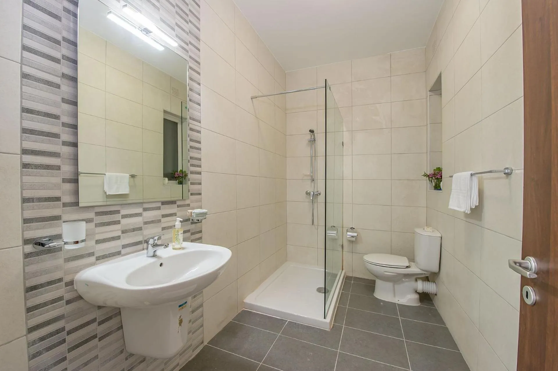 Bathroom in Hillock Residence Apartments